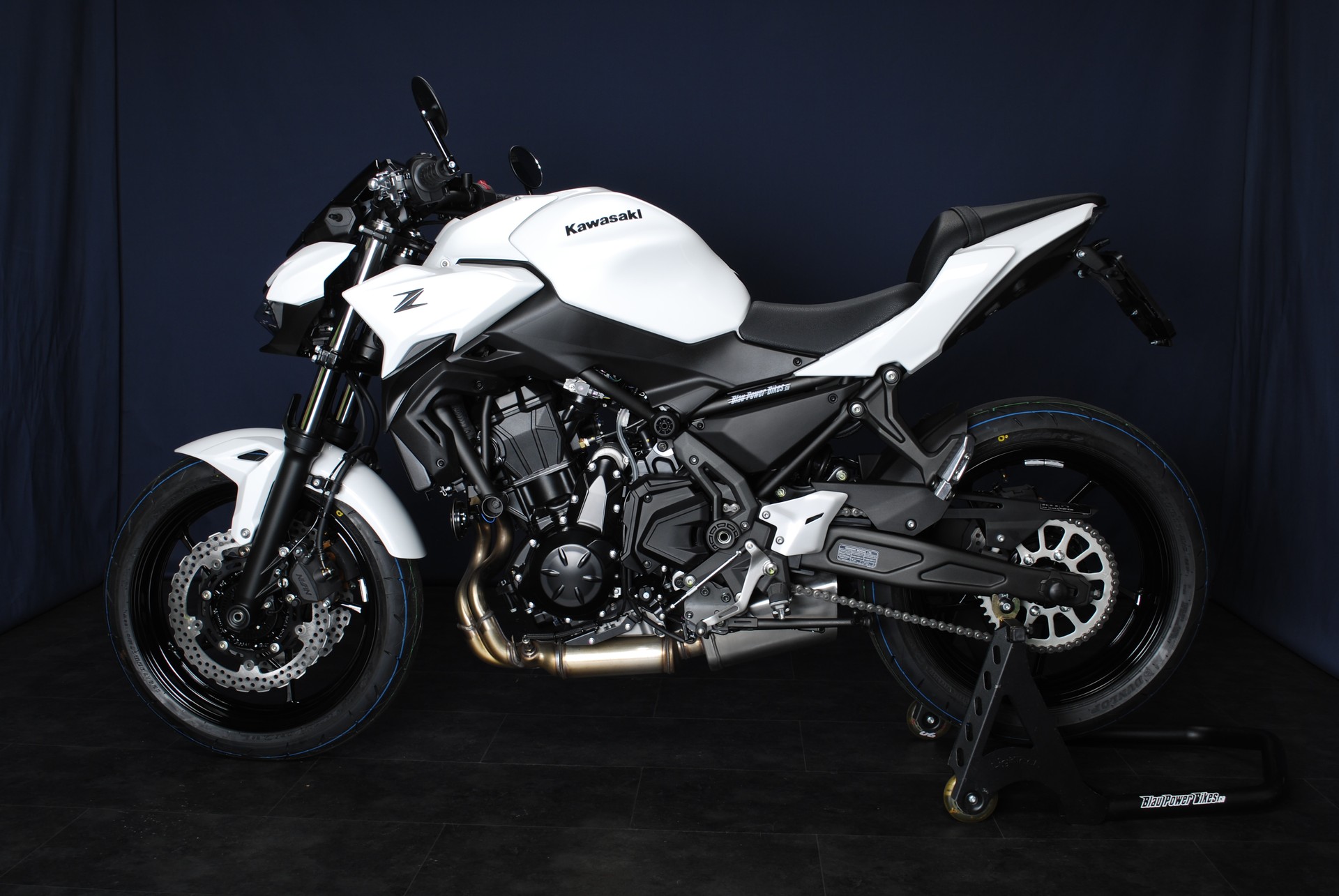 KAWASAKI Z 650 (35kW) - Speziallackierung-image-8