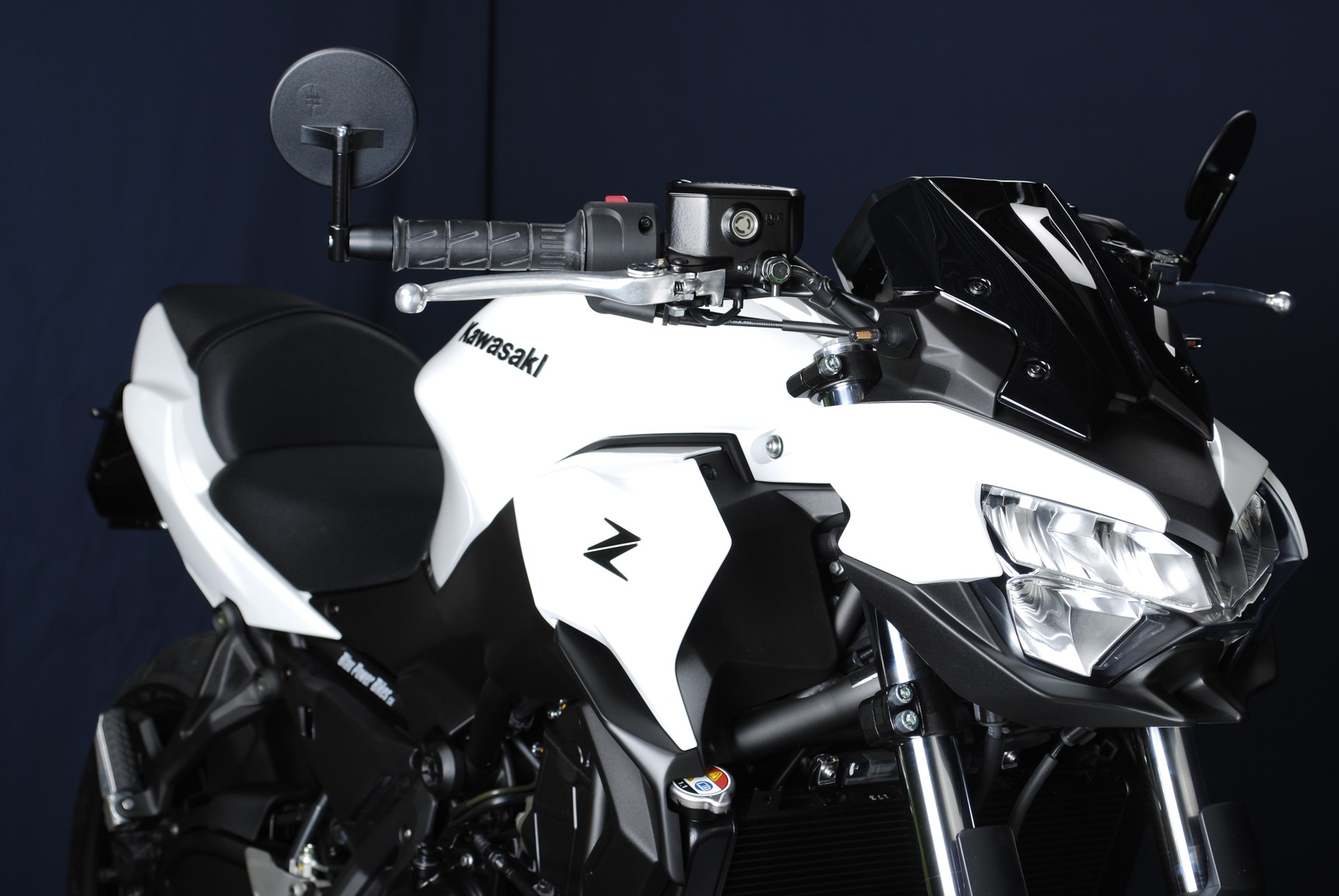 KAWASAKI Z 650 (35kW) - Speziallackierung-image-3
