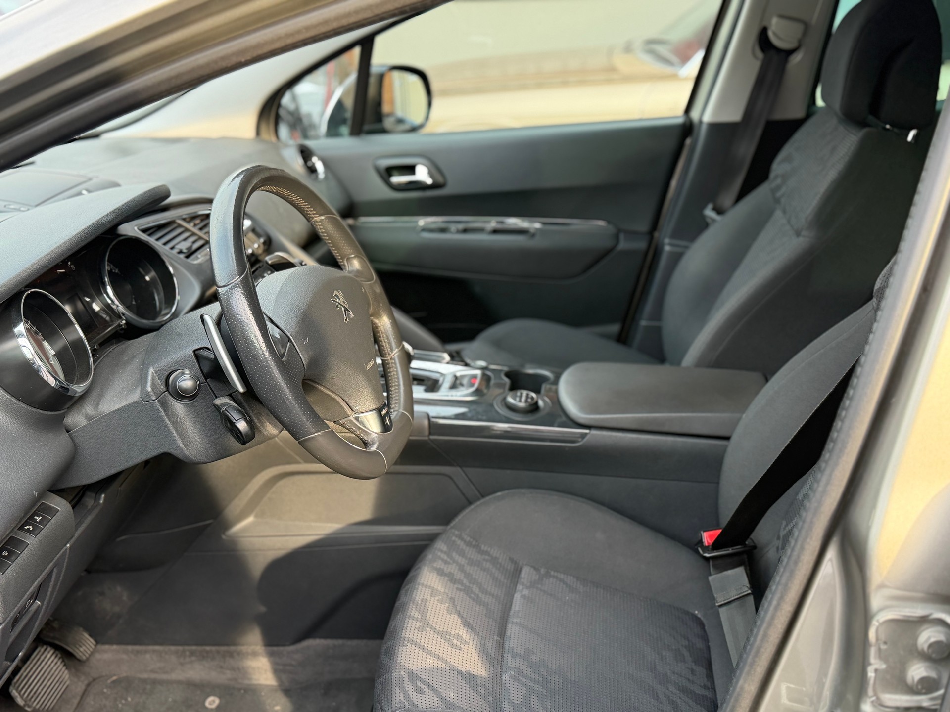 PEUGEOT 3008 HYbrid4 2.0 HDI EGS6-image-7