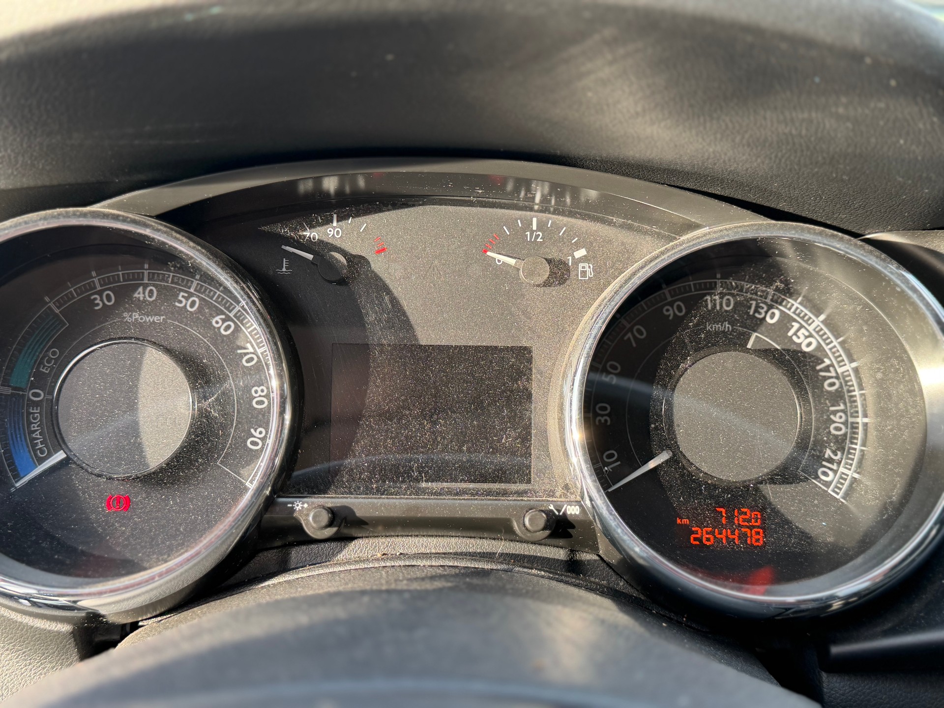 PEUGEOT 3008 HYbrid4 2.0 HDI EGS6-image-9