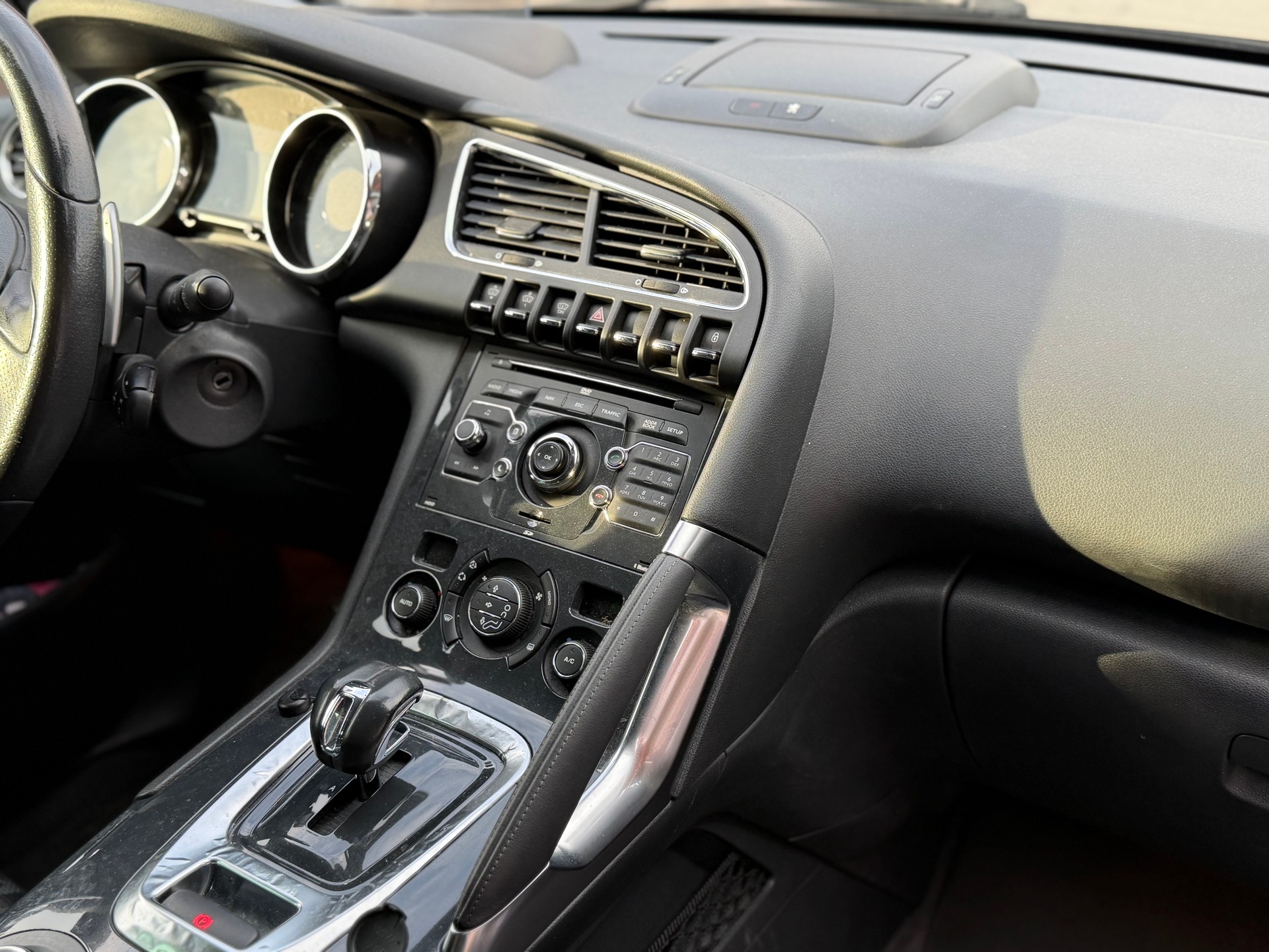 PEUGEOT 3008 HYbrid4 2.0 HDI EGS6-image-10