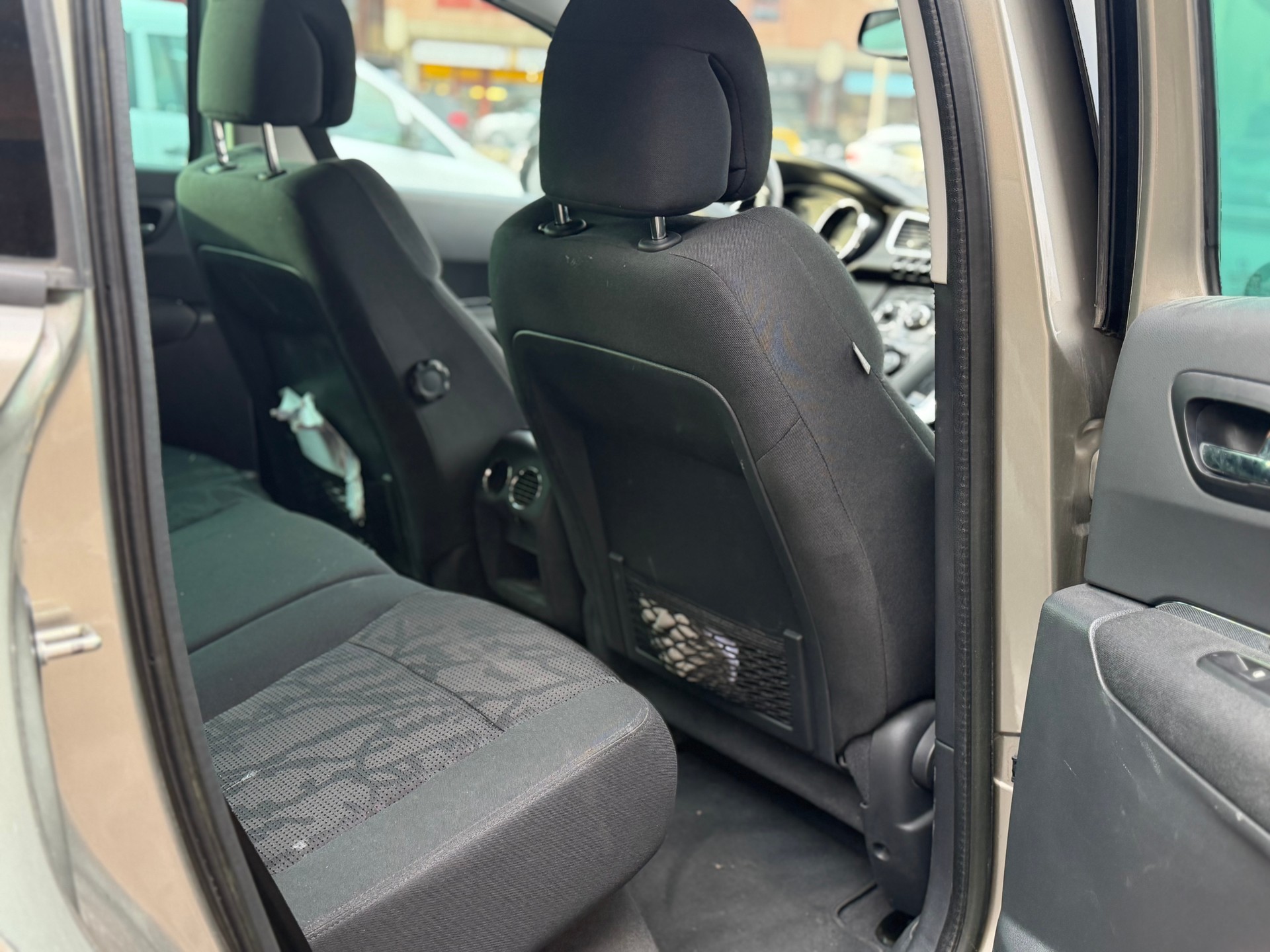 PEUGEOT 3008 HYbrid4 2.0 HDI EGS6-image-8