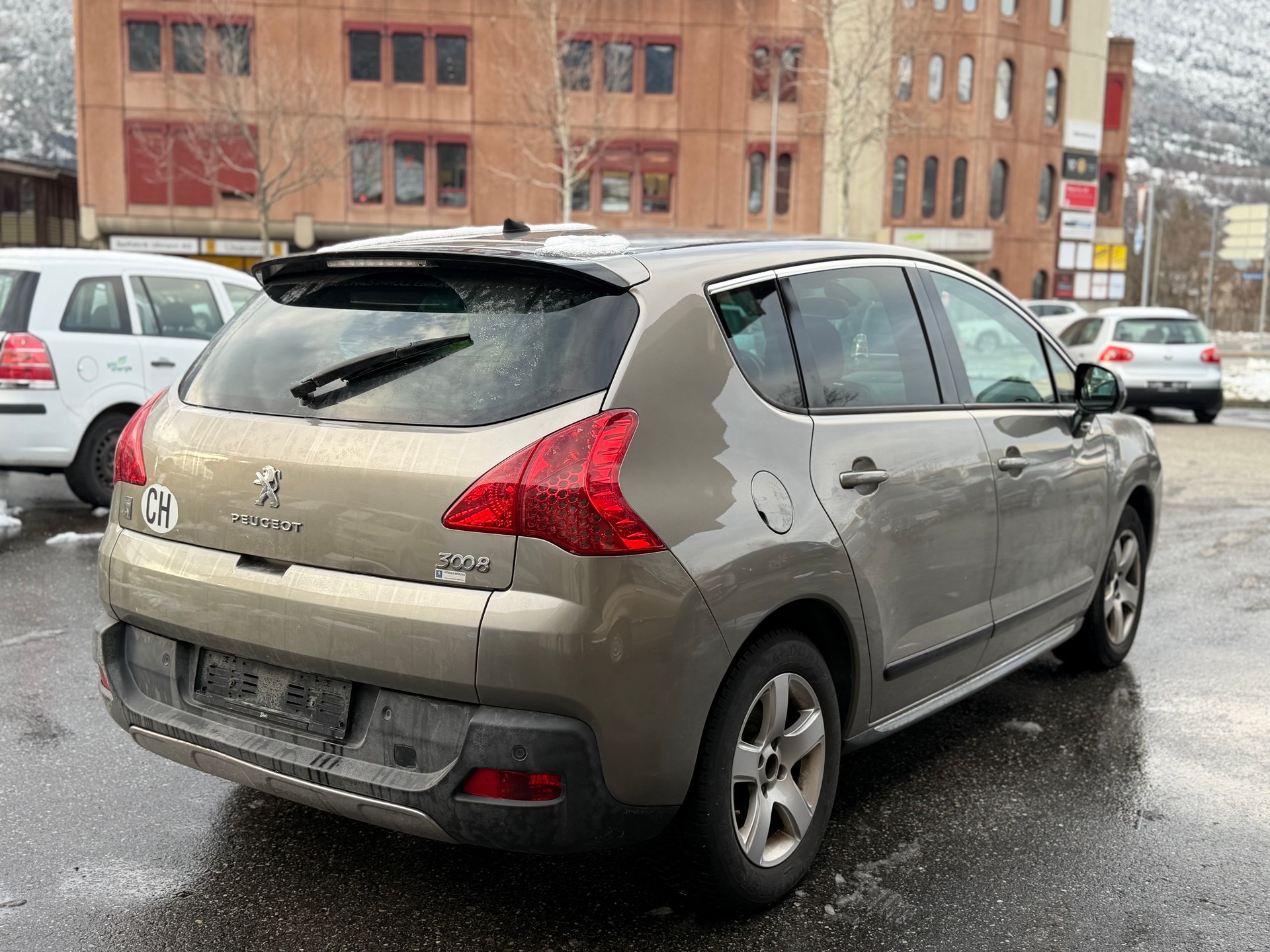PEUGEOT 3008 HYbrid4 2.0 HDI EGS6-image-5
