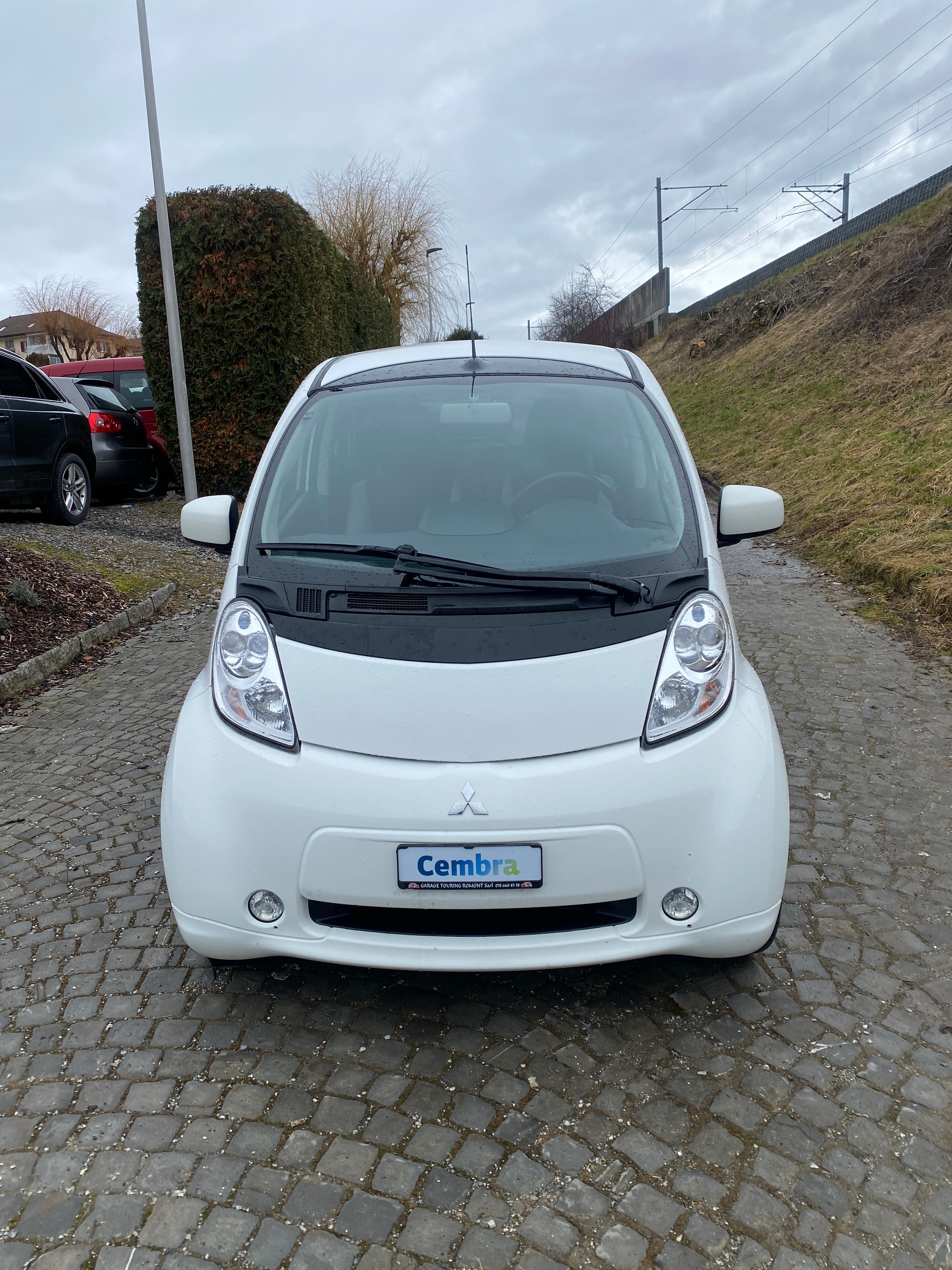 MITSUBISHI i MiEV Style-showroom-element-1