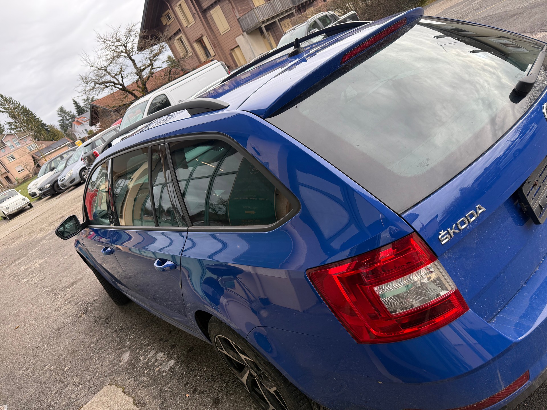 SKODA Octavia Combi 2.0 TDI Ambition 4x4 DSG-showroom-element-2
