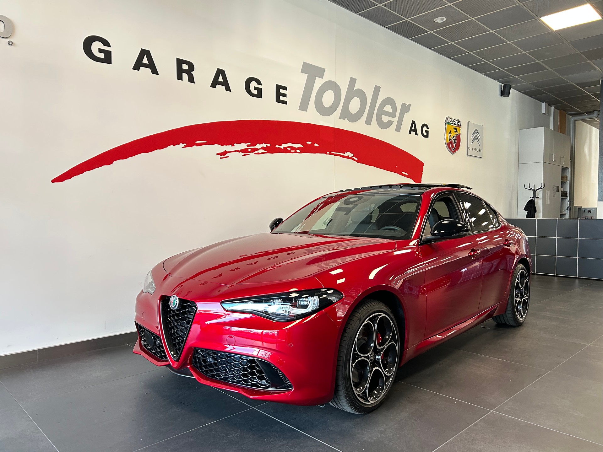 ALFA ROMEO Giulia 2.0 Veloce Q4 AT8-showroom-element-1