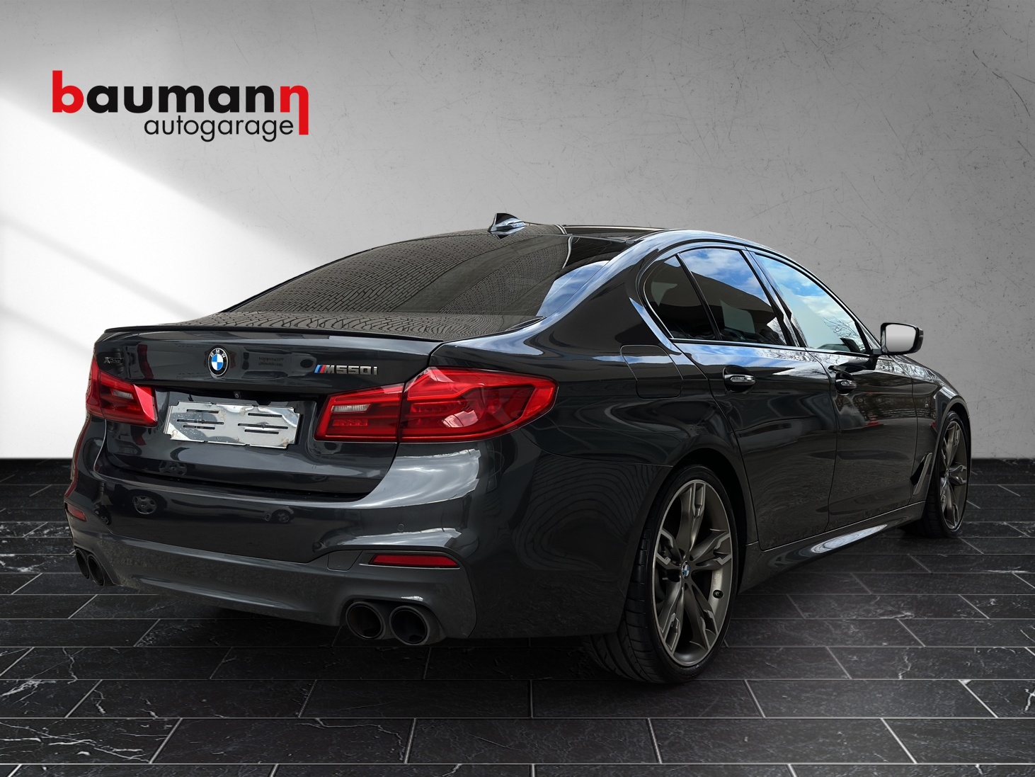 BMW M550i xDrive Steptronic-image-4