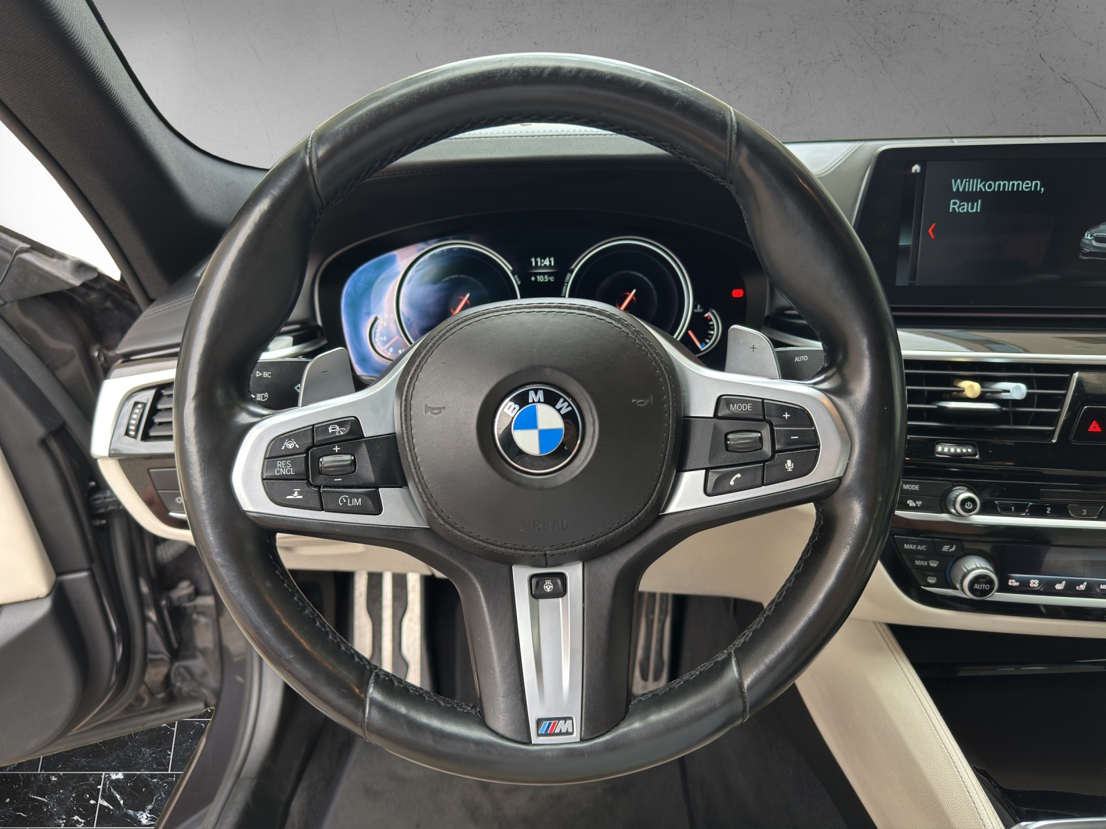 BMW M550i xDrive Steptronic-image-9