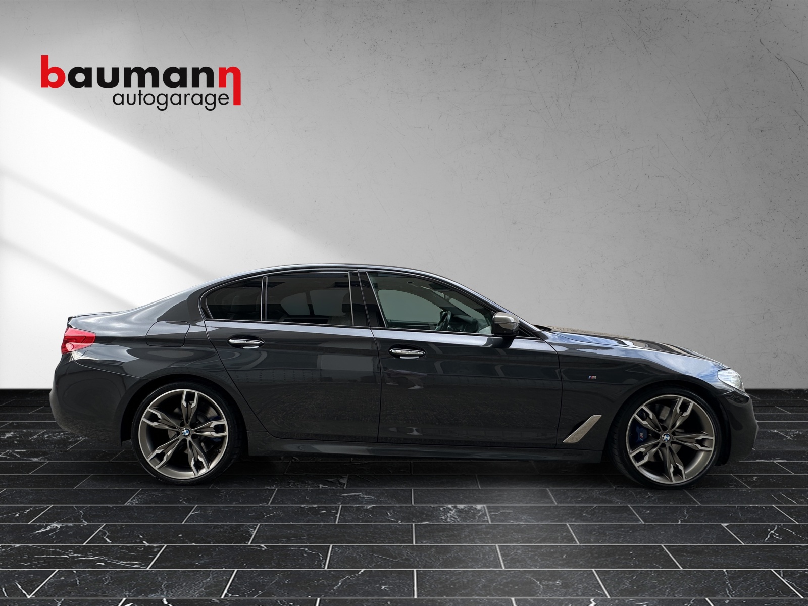 BMW M550i xDrive Steptronic-image-5