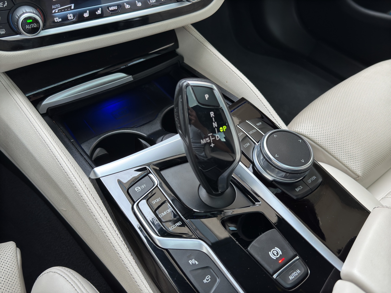 BMW M550i xDrive Steptronic-image-19