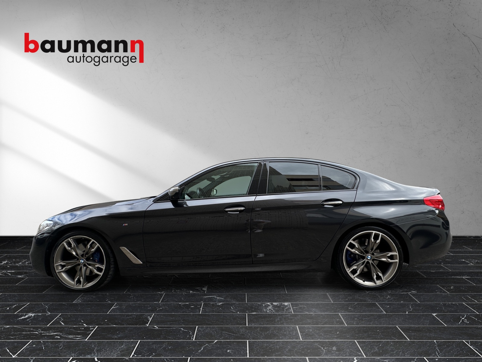 BMW M550i xDrive Steptronic-showroom-element-1
