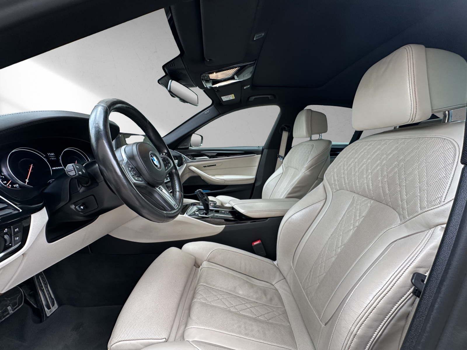 BMW M550i xDrive Steptronic-image-12