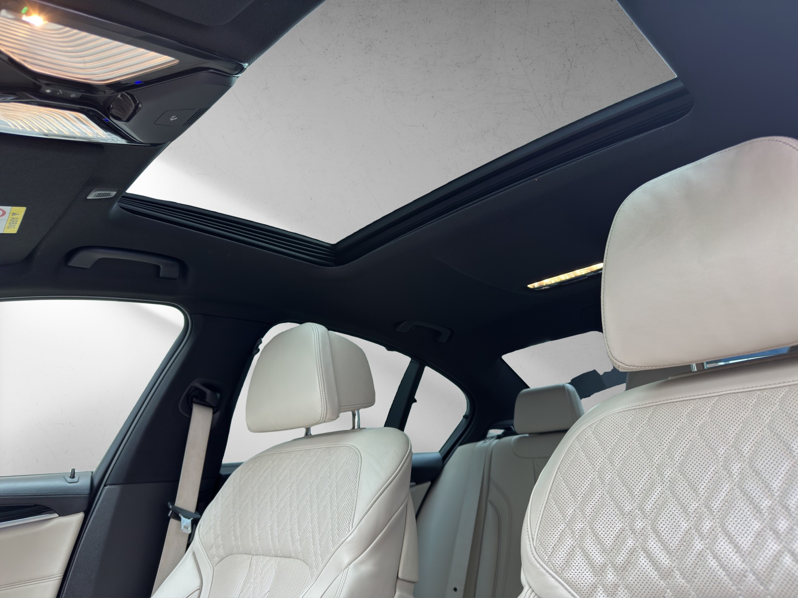 BMW M550i xDrive Steptronic-image-17