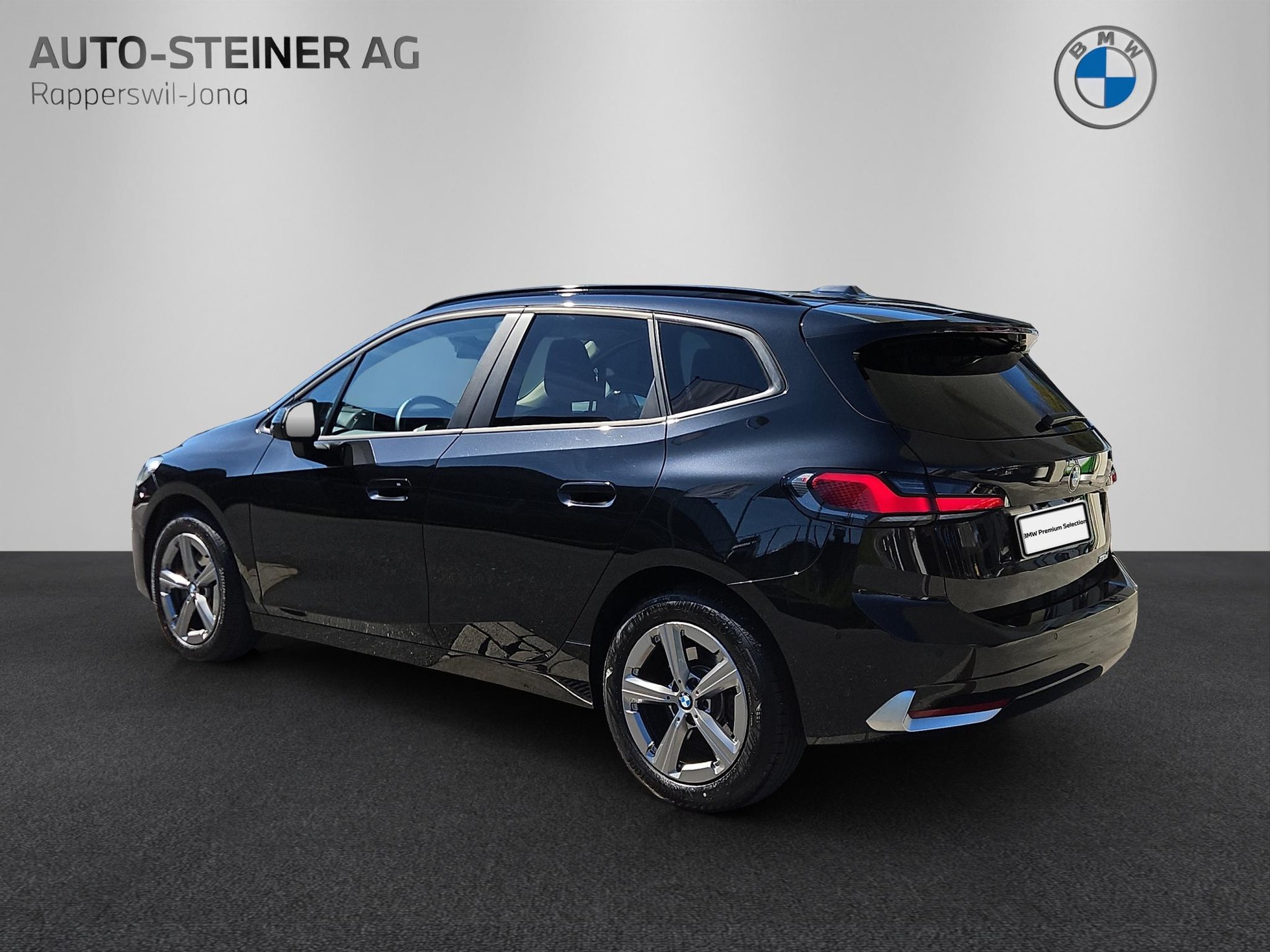 BMW 218d DKG-showroom-element-2