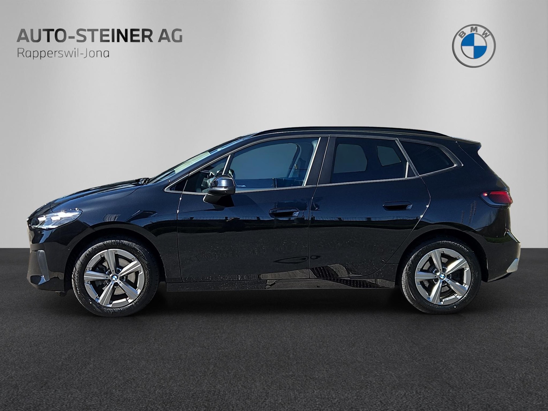 BMW 218d DKG-showroom-element-1