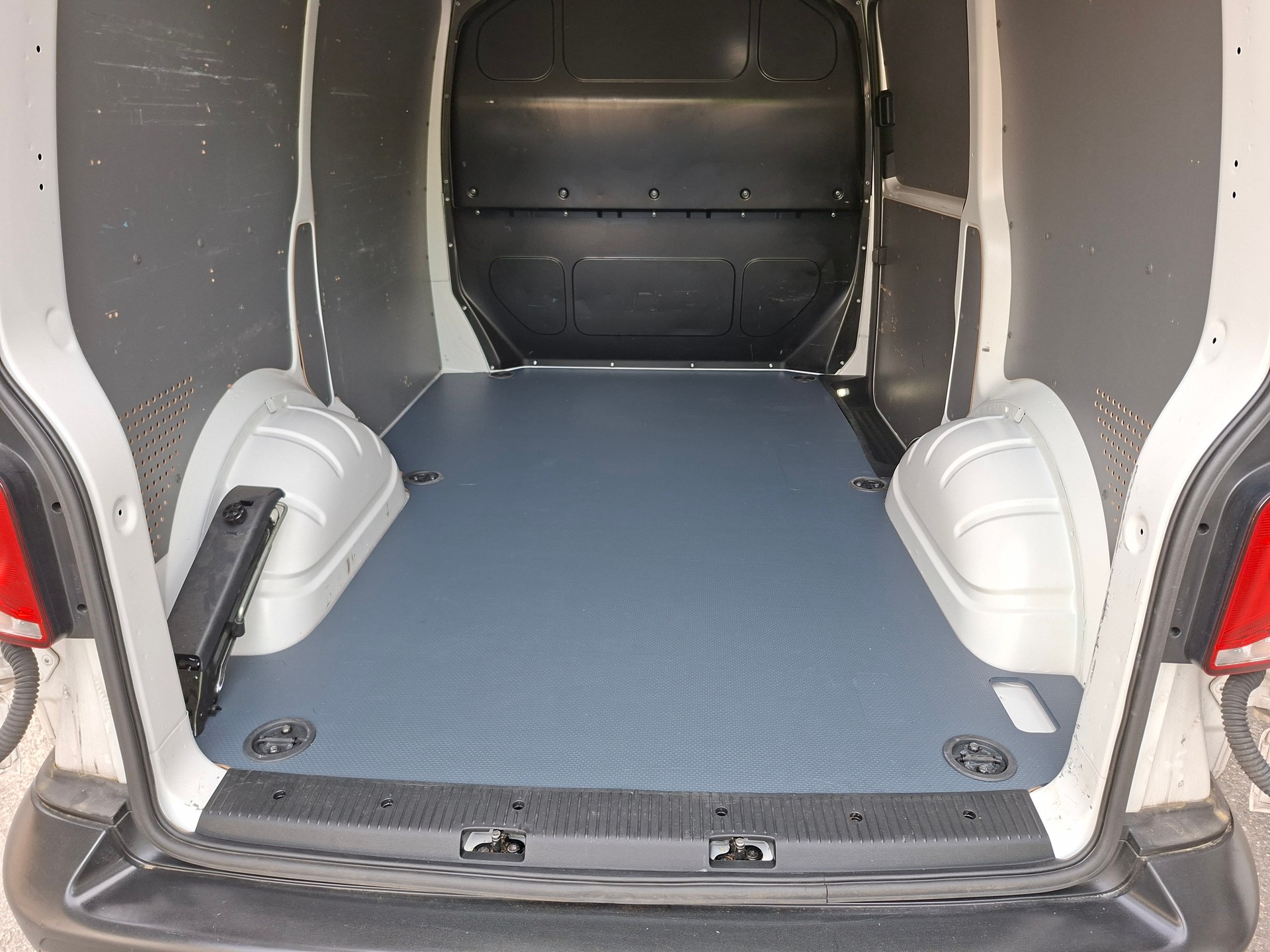 VW T6.1 2.0 TDI-image-9