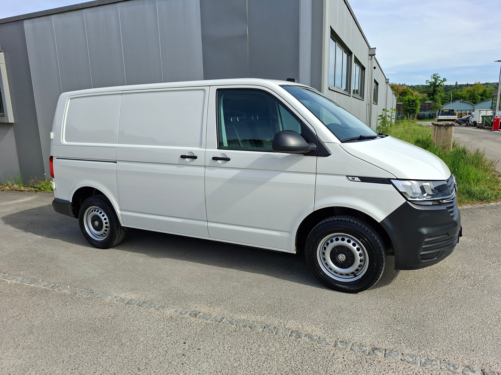 VW T6.1 2.0 TDI-image-1