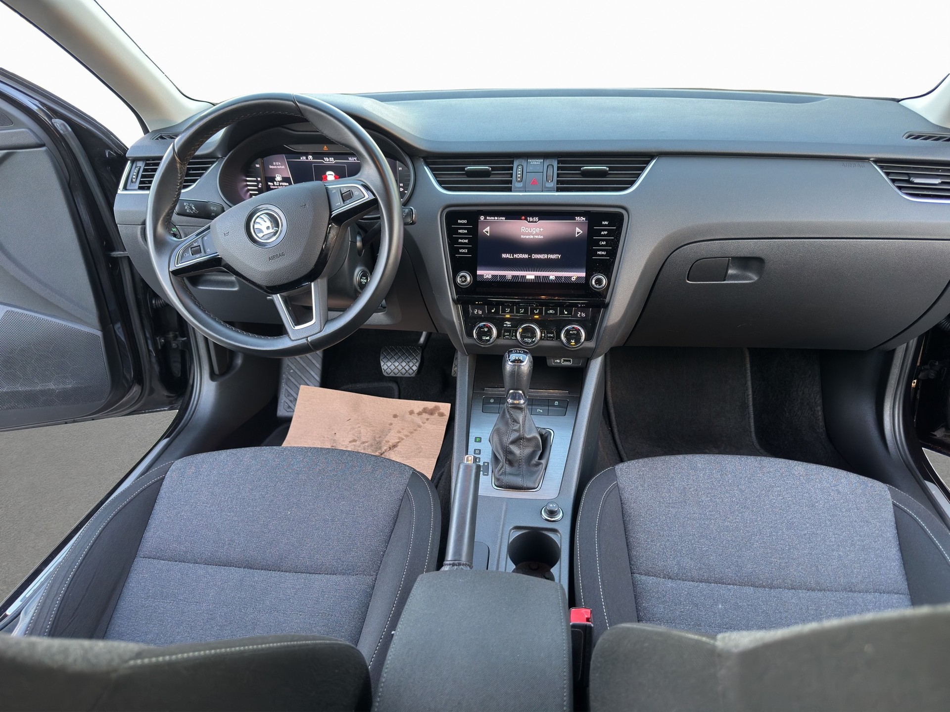 SKODA Octavia Combi 2.0 TSI Soleil 4x4 DSG-showroom-element-2