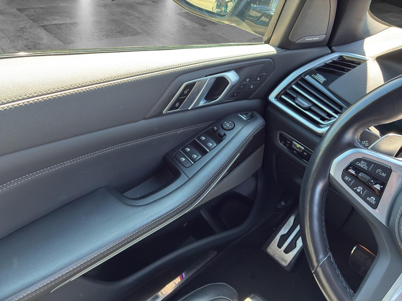 BMW X5 M50i xDrive-image-12