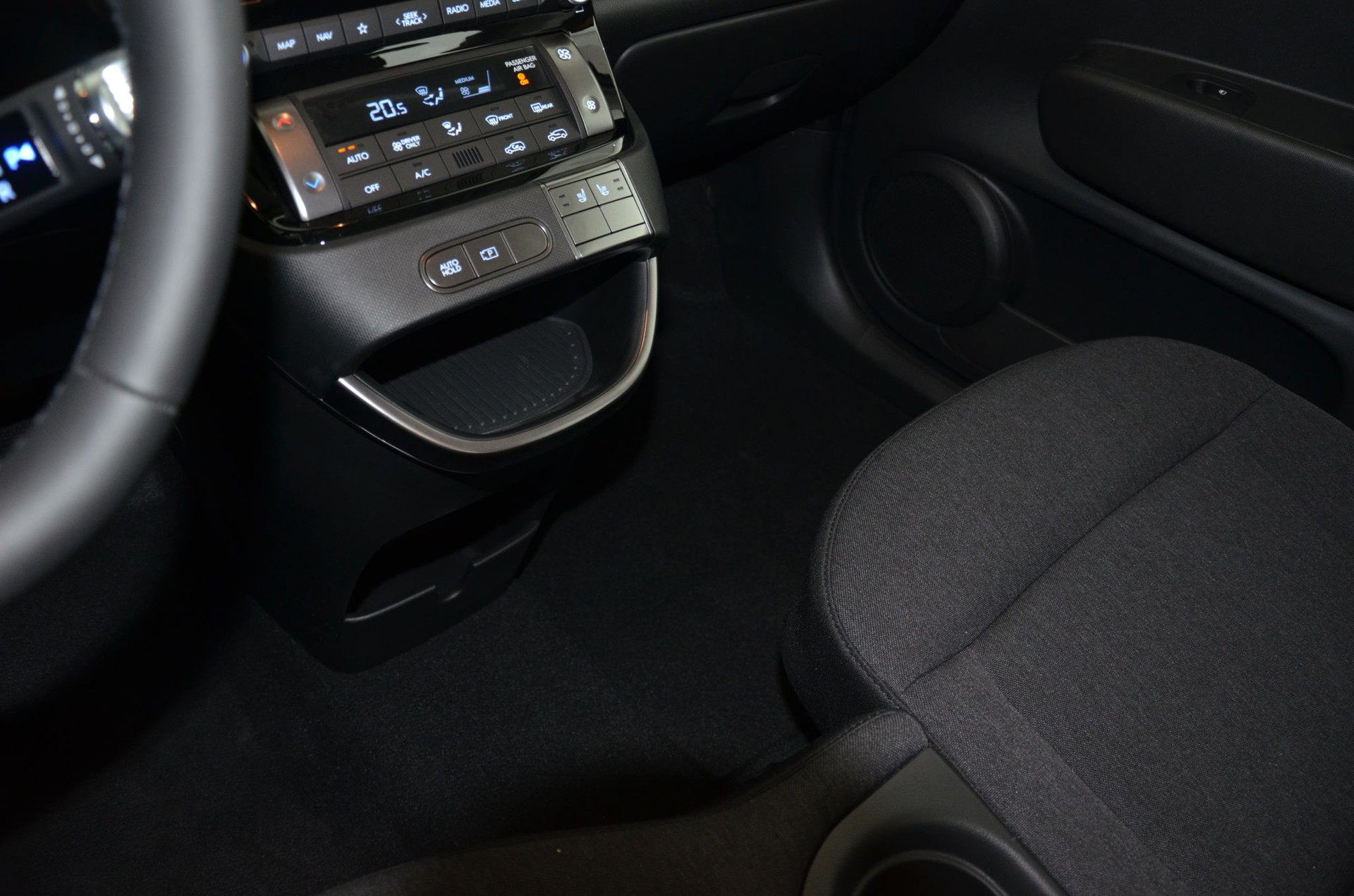 HYUNDAI Inster 49kWh Premium-image-24