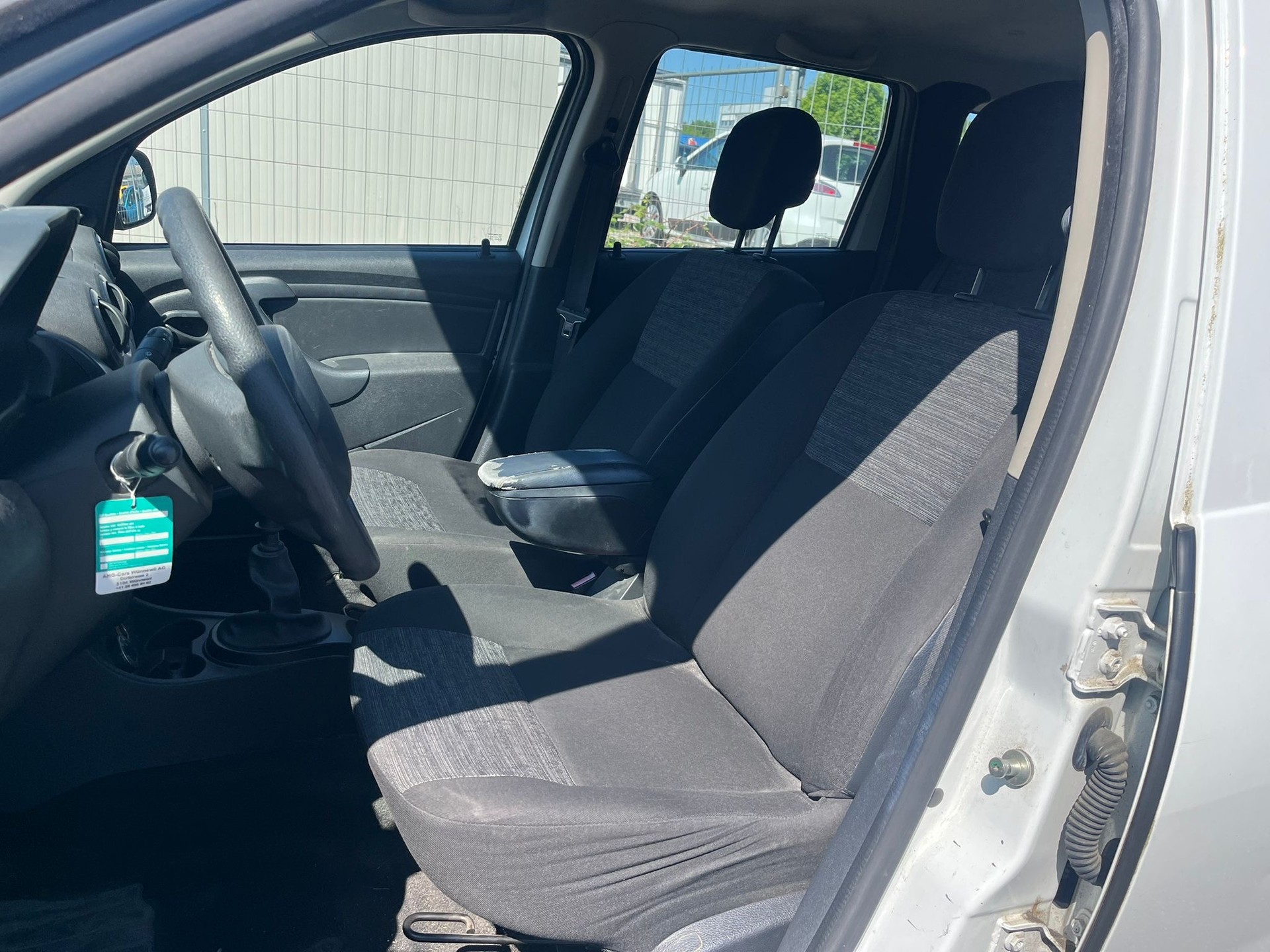 DACIA Duster 1.6 Lauréate 4x4-image-6
