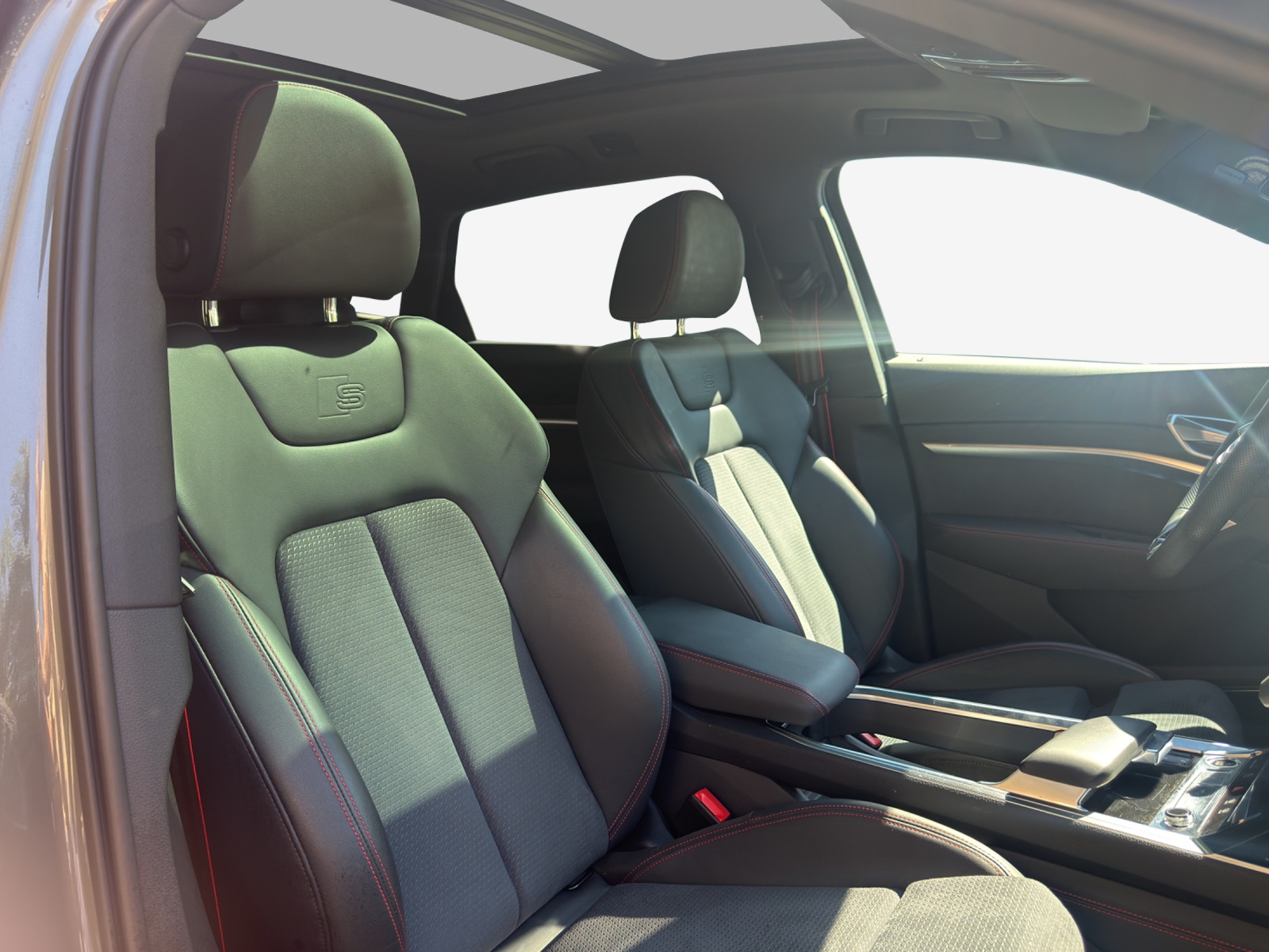 AUDI Q8 50 e-tron Black Edition quattro-image-14