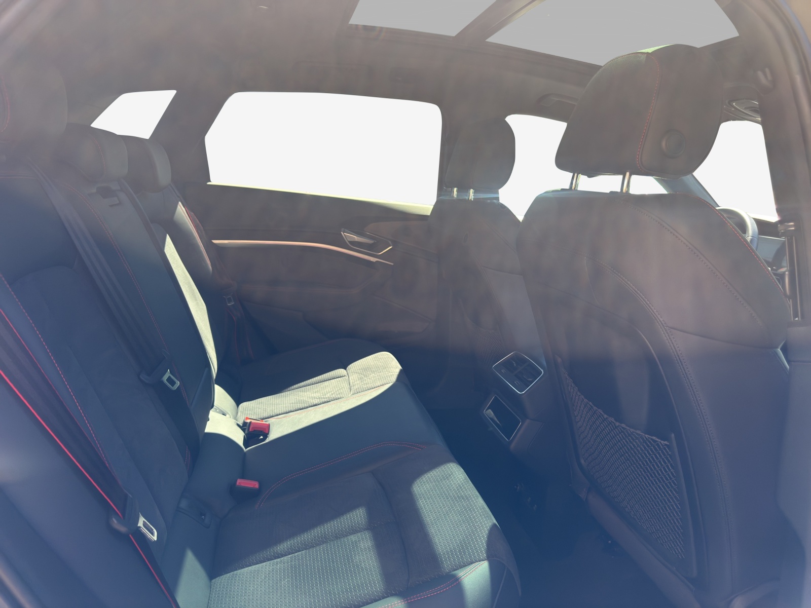 AUDI Q8 50 e-tron Black Edition quattro-image-15
