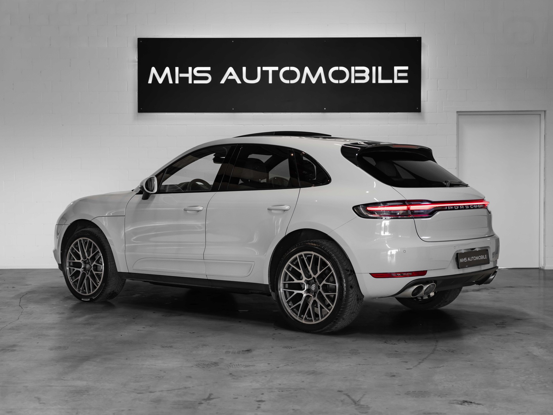 PORSCHE Macan S PDK-showroom-element-2
