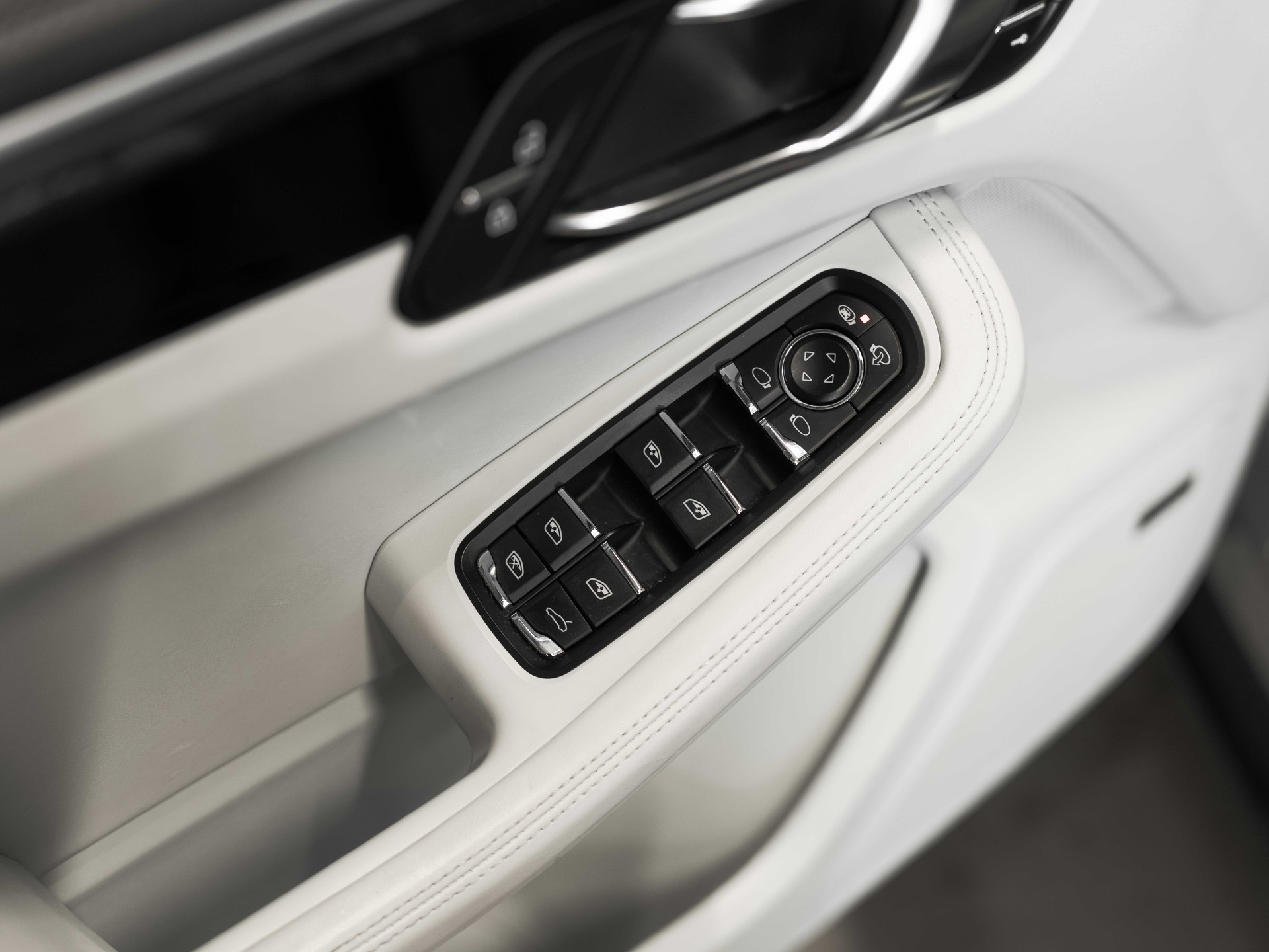 PORSCHE Macan S PDK-image-32
