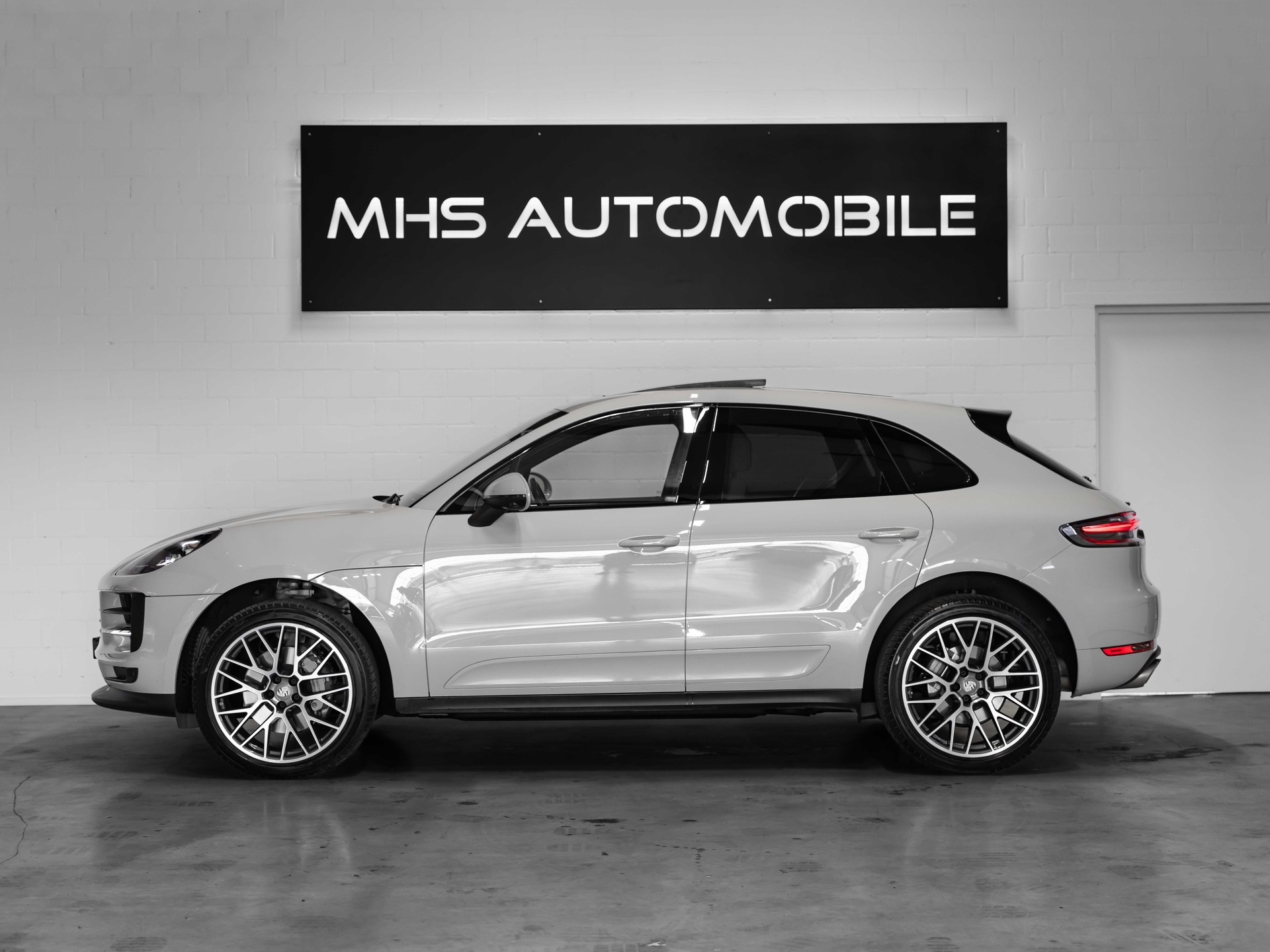 PORSCHE Macan S PDK-showroom-element-1
