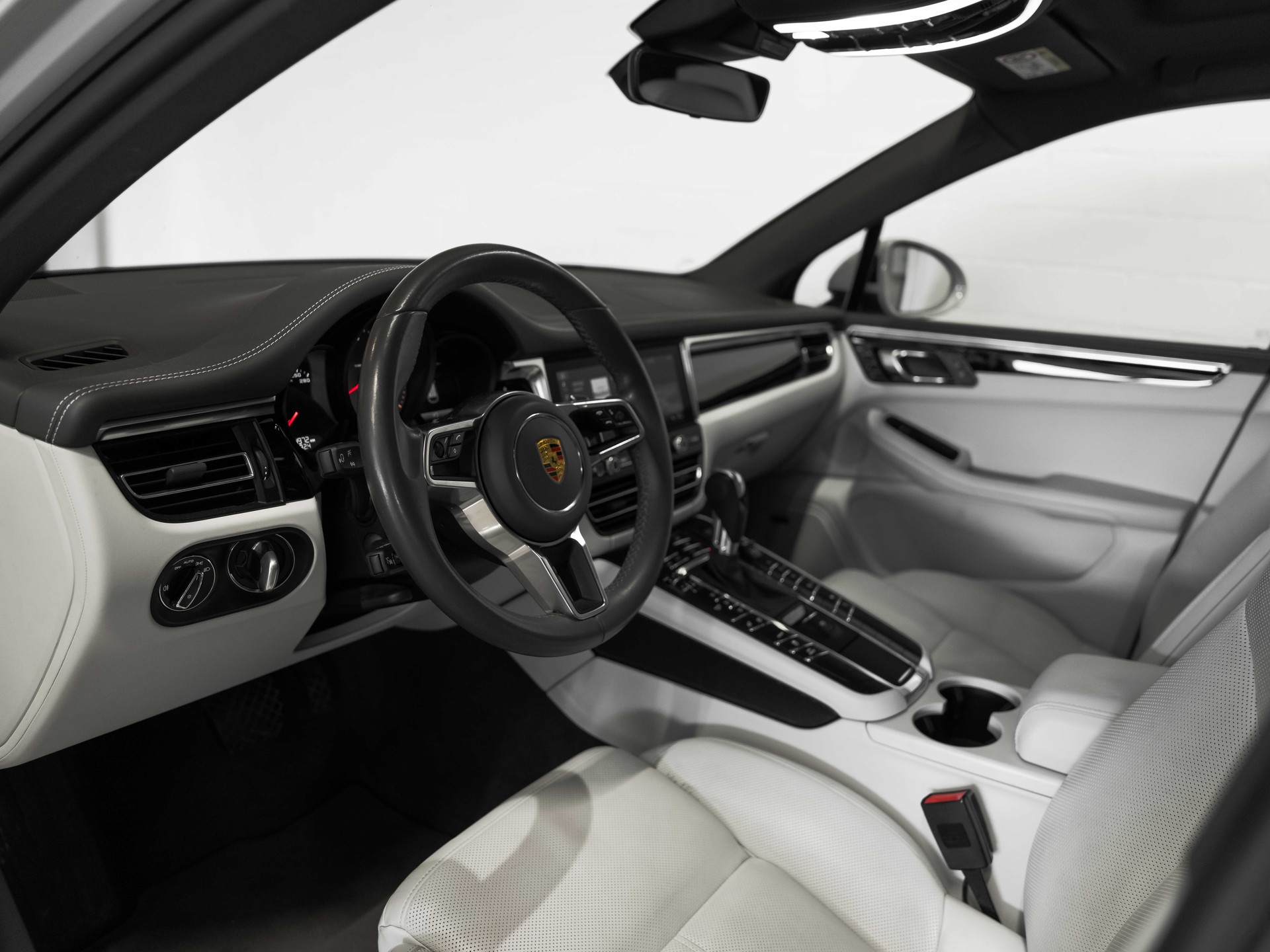 PORSCHE Macan S PDK-image-7