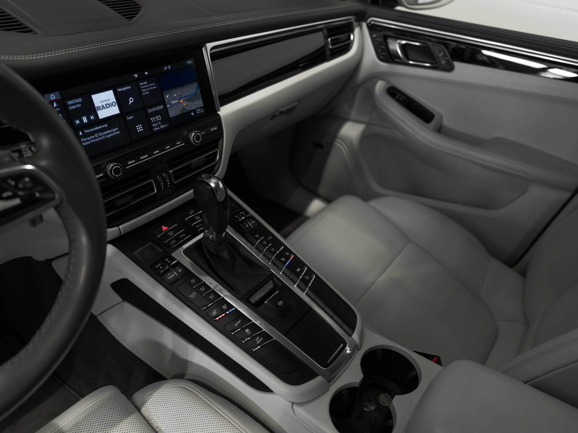 PORSCHE Macan S PDK-image-8