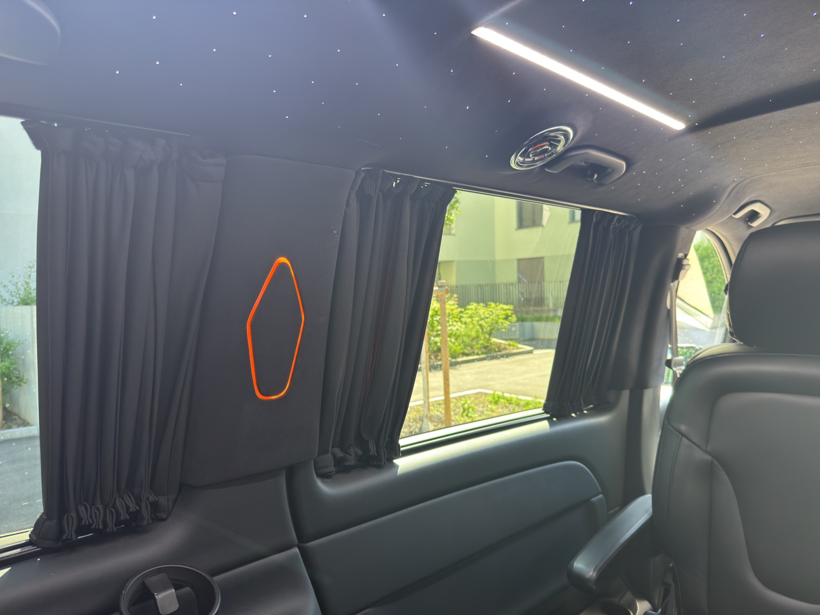 MERCEDES-BENZ V 300 d extralang 4Matic 9G-Tronic-image-29