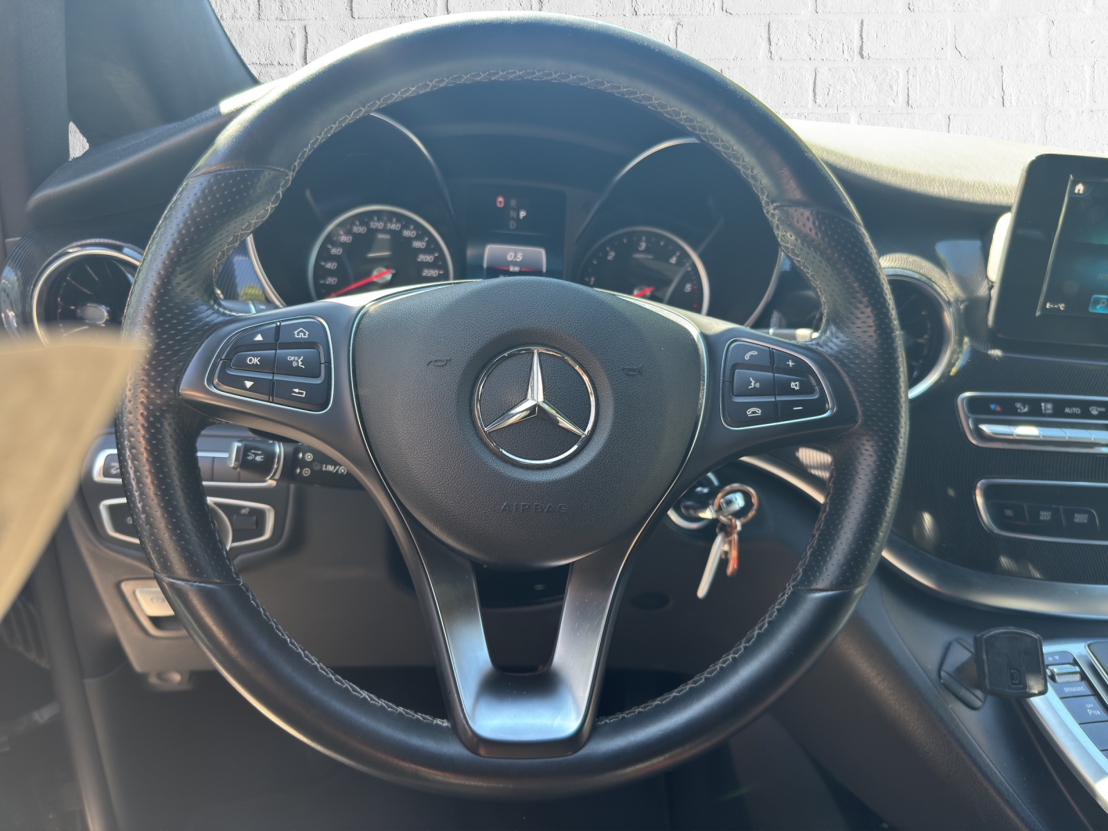 MERCEDES-BENZ V 300 d extralang 4Matic 9G-Tronic-image-12