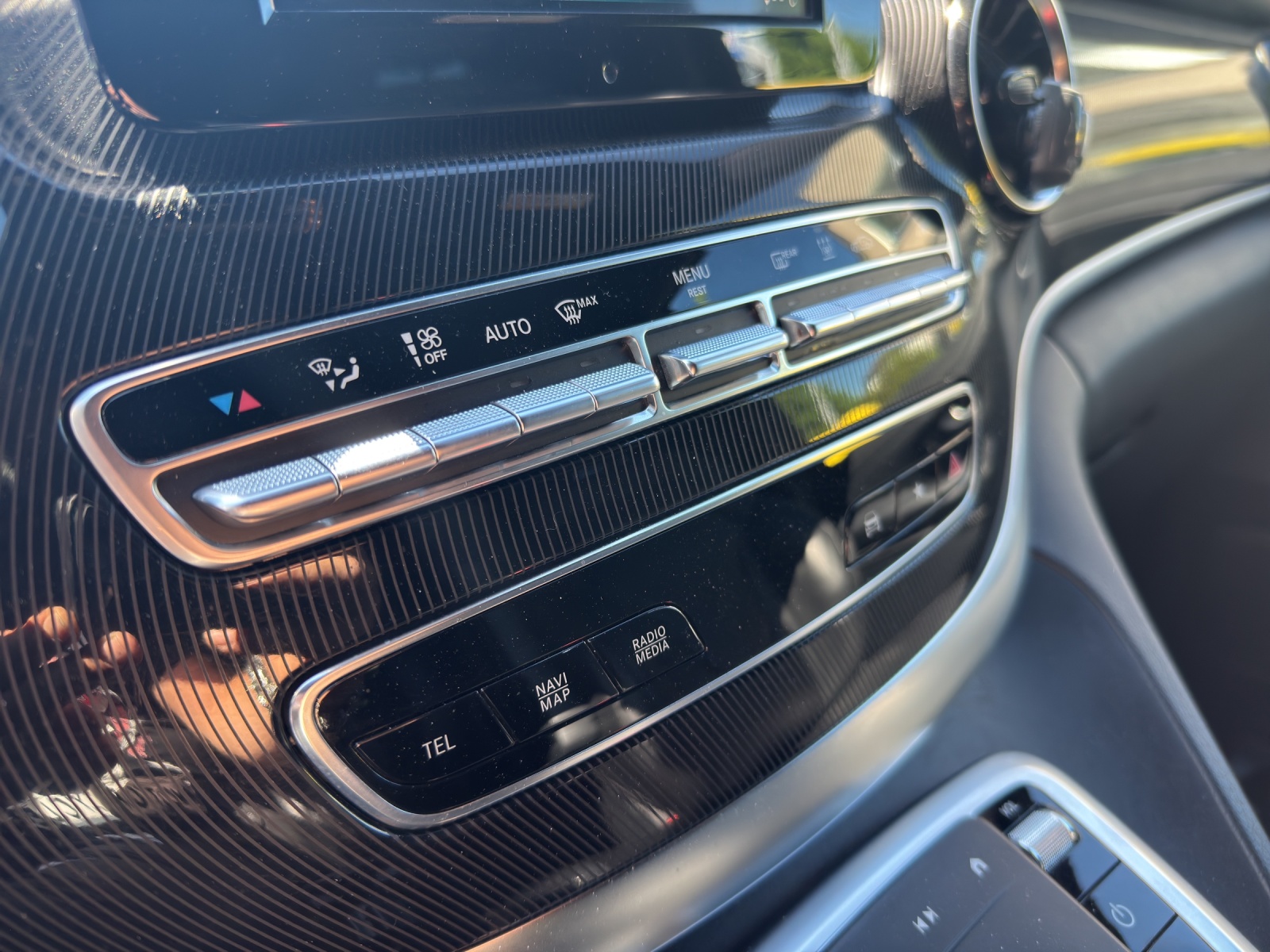 MERCEDES-BENZ V 300 d extralang 4Matic 9G-Tronic-image-19