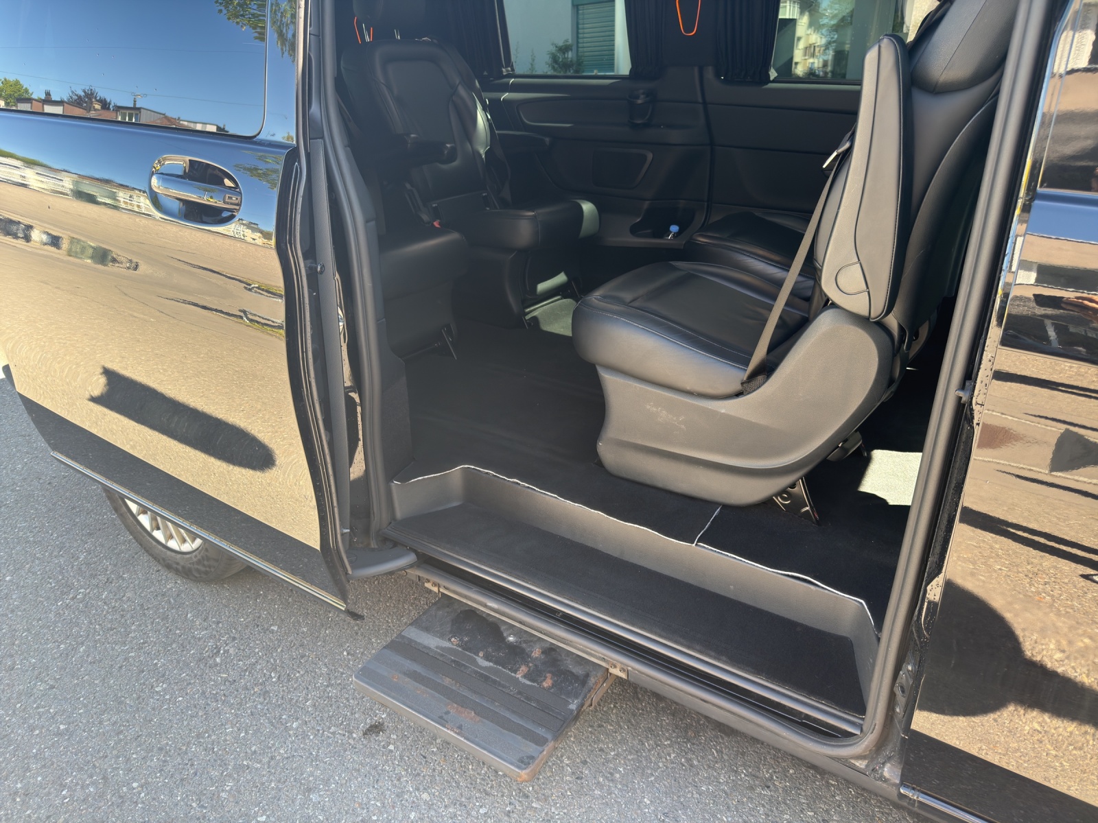 MERCEDES-BENZ V 300 d extralang 4Matic 9G-Tronic-image-24