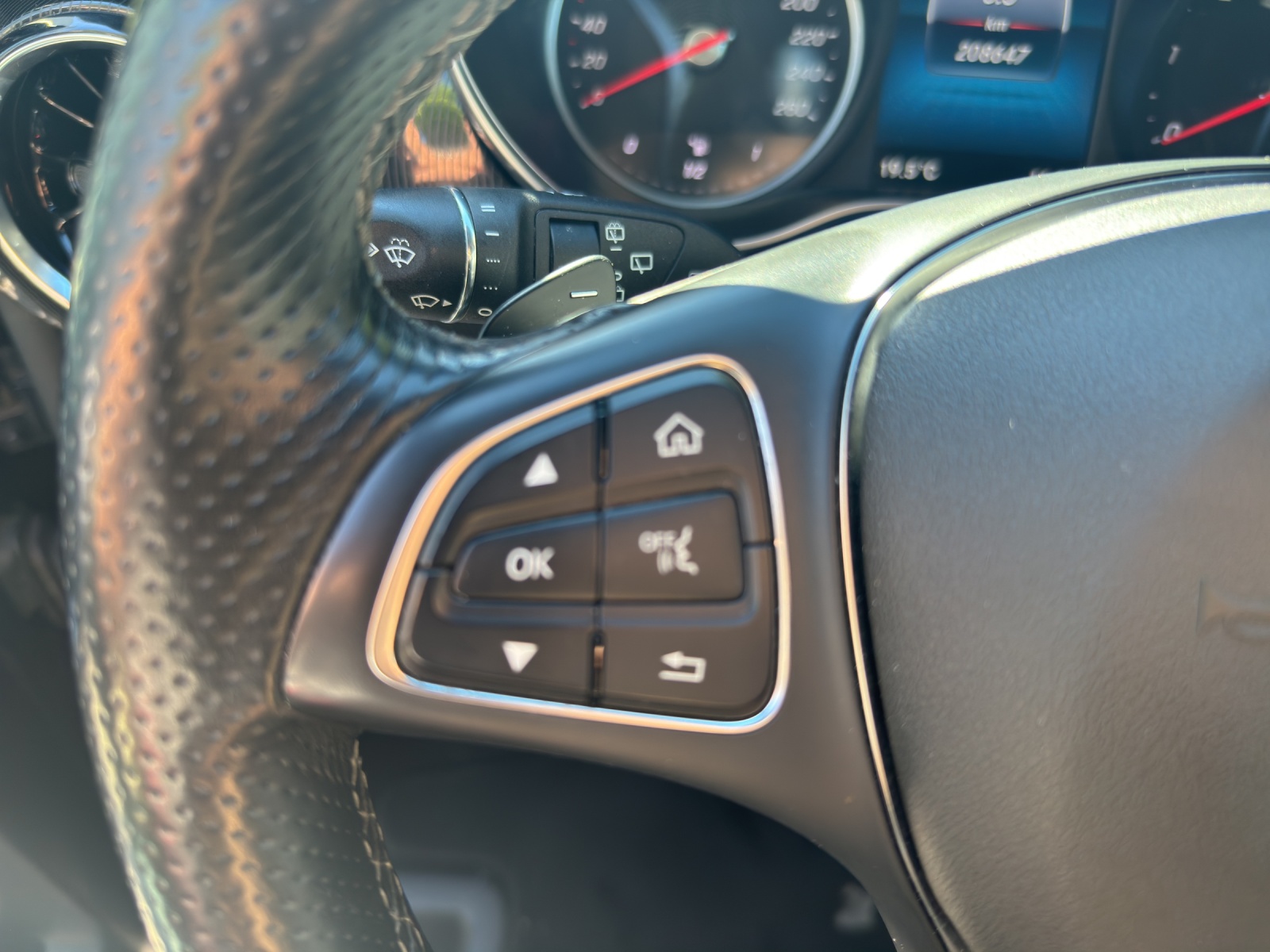MERCEDES-BENZ V 300 d extralang 4Matic 9G-Tronic-image-14