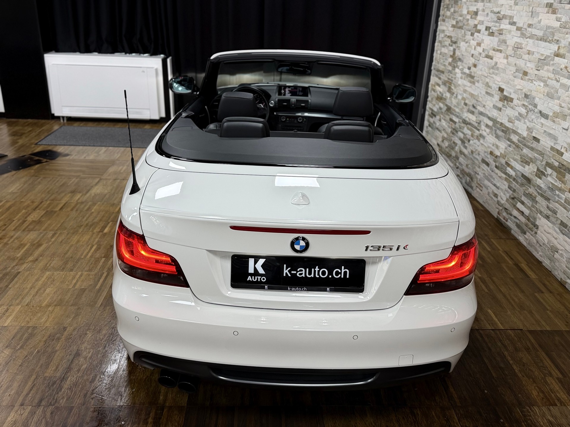 BMW 135i Cabrio DSG-image-6