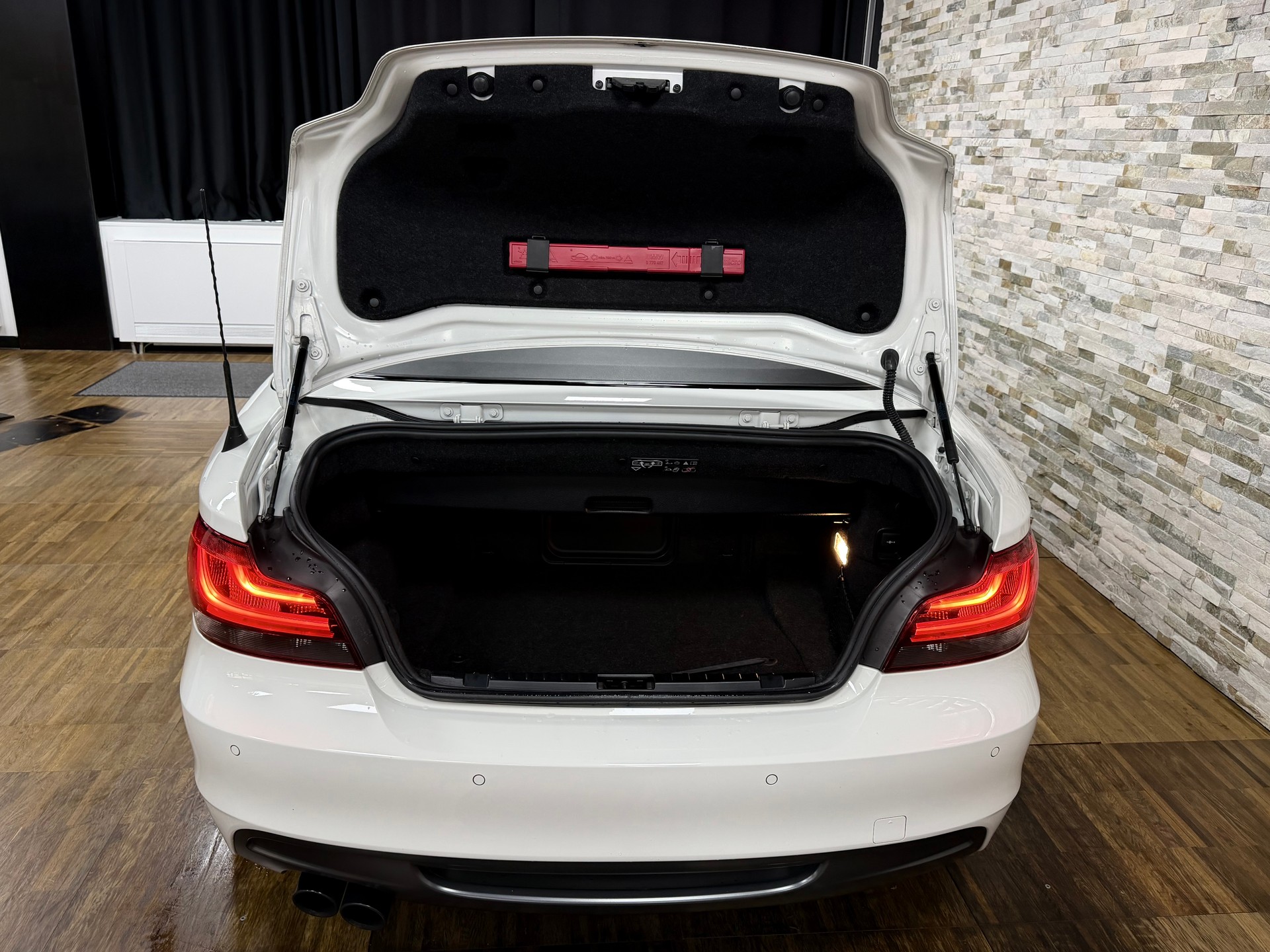 BMW 135i Cabrio DSG-image-28