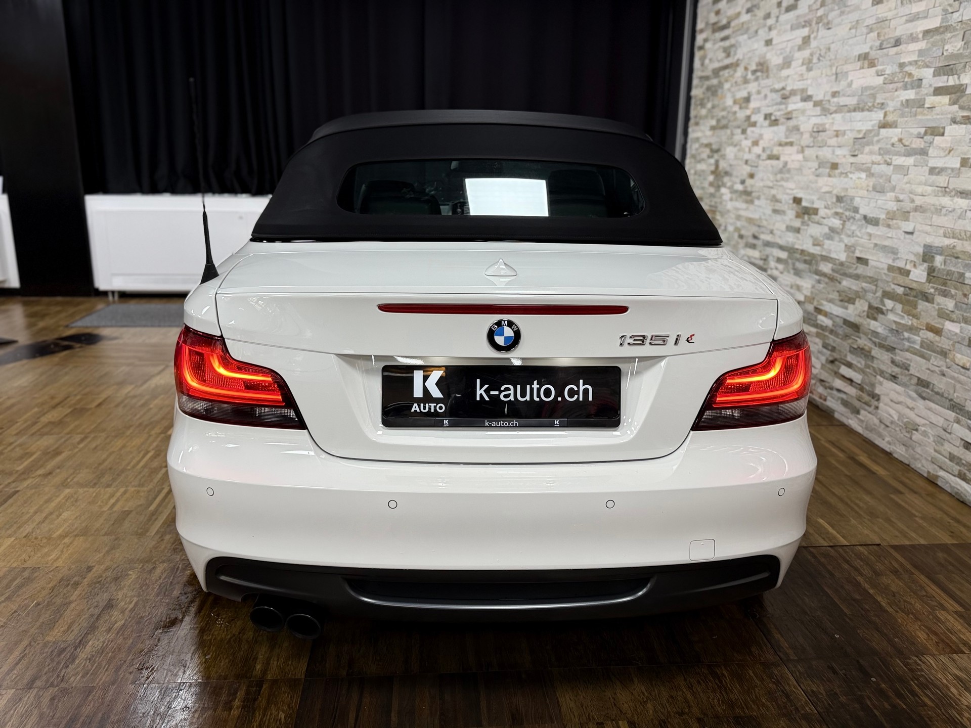 BMW 135i Cabrio DSG-image-5