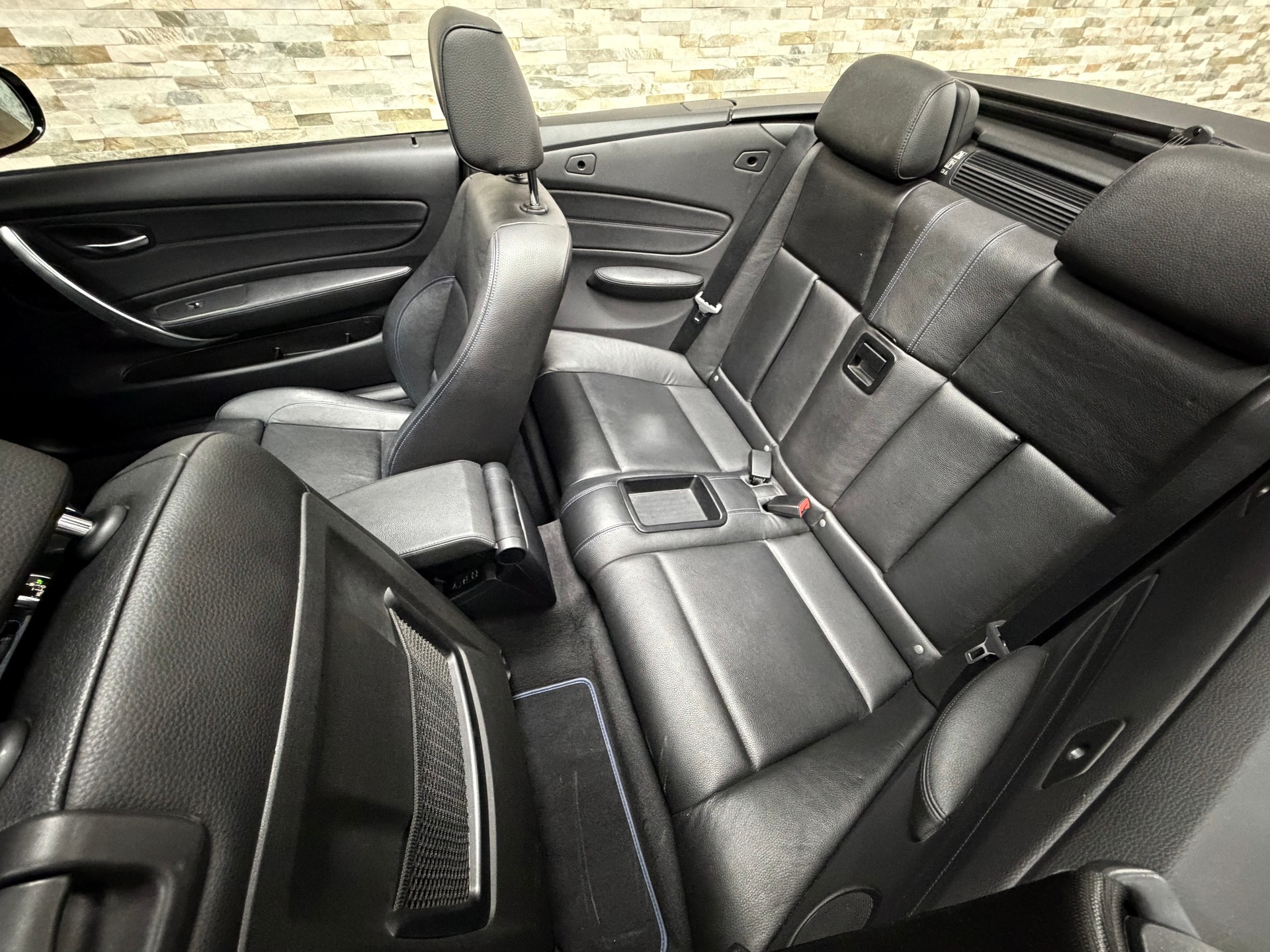BMW 135i Cabrio DSG-image-25