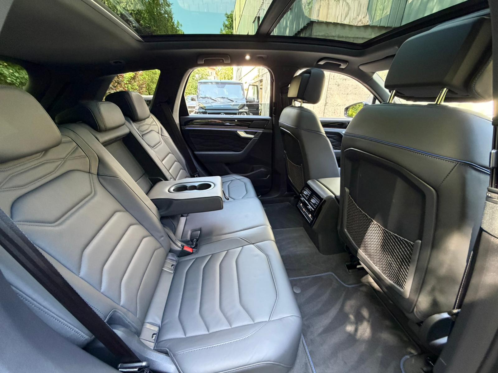 VW Touareg 3.0 TSI R eHybrid Tiptronic-image-17