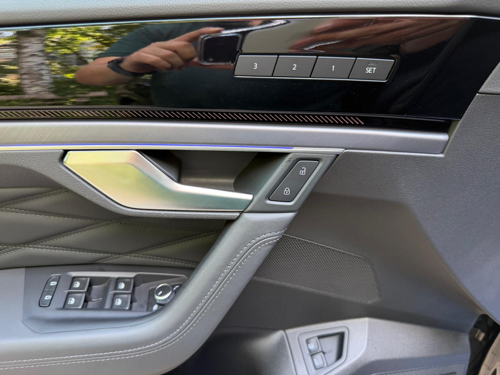 VW Touareg 3.0 TSI R eHybrid Tiptronic-image-10