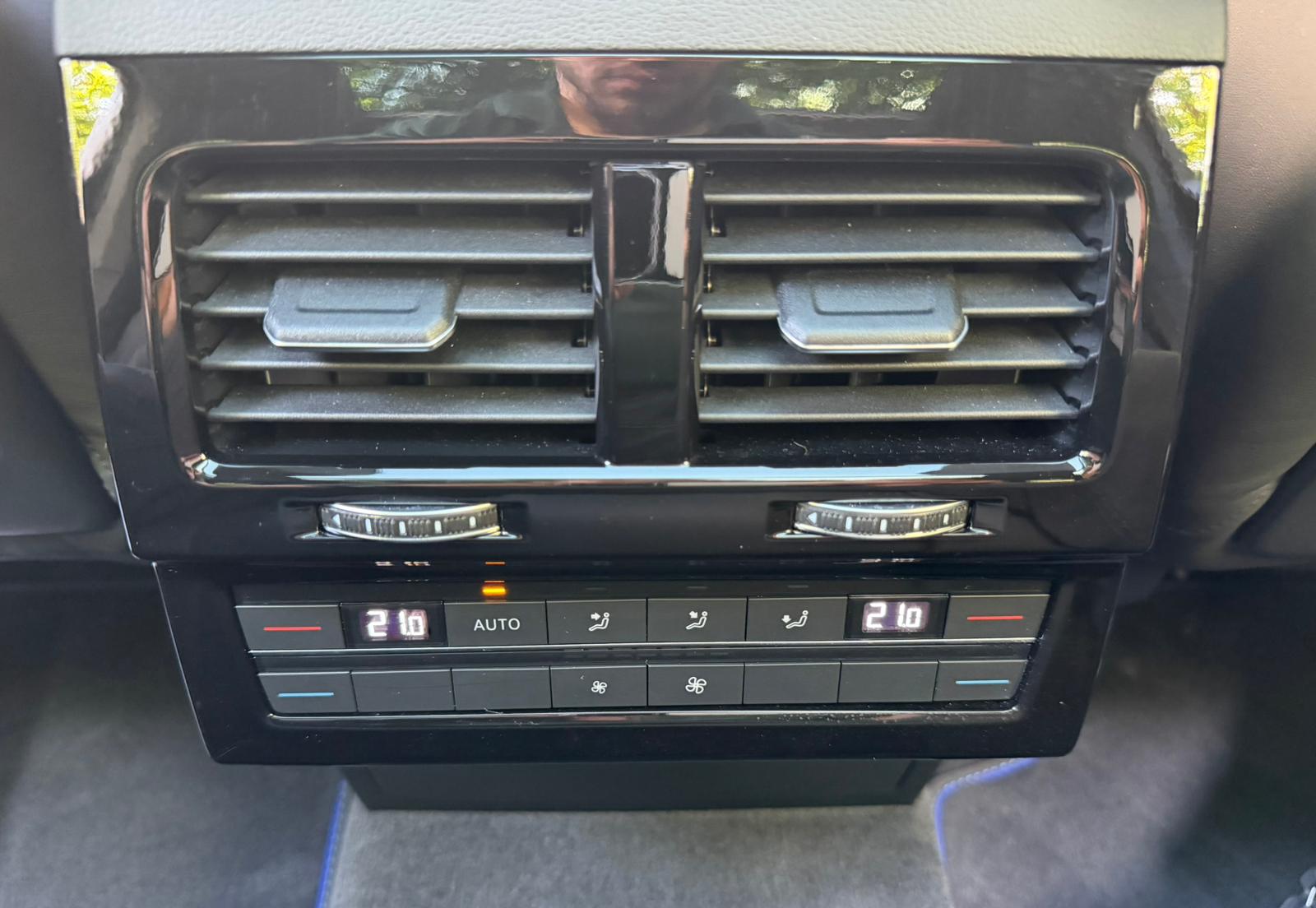 VW Touareg 3.0 TSI R eHybrid Tiptronic-image-22