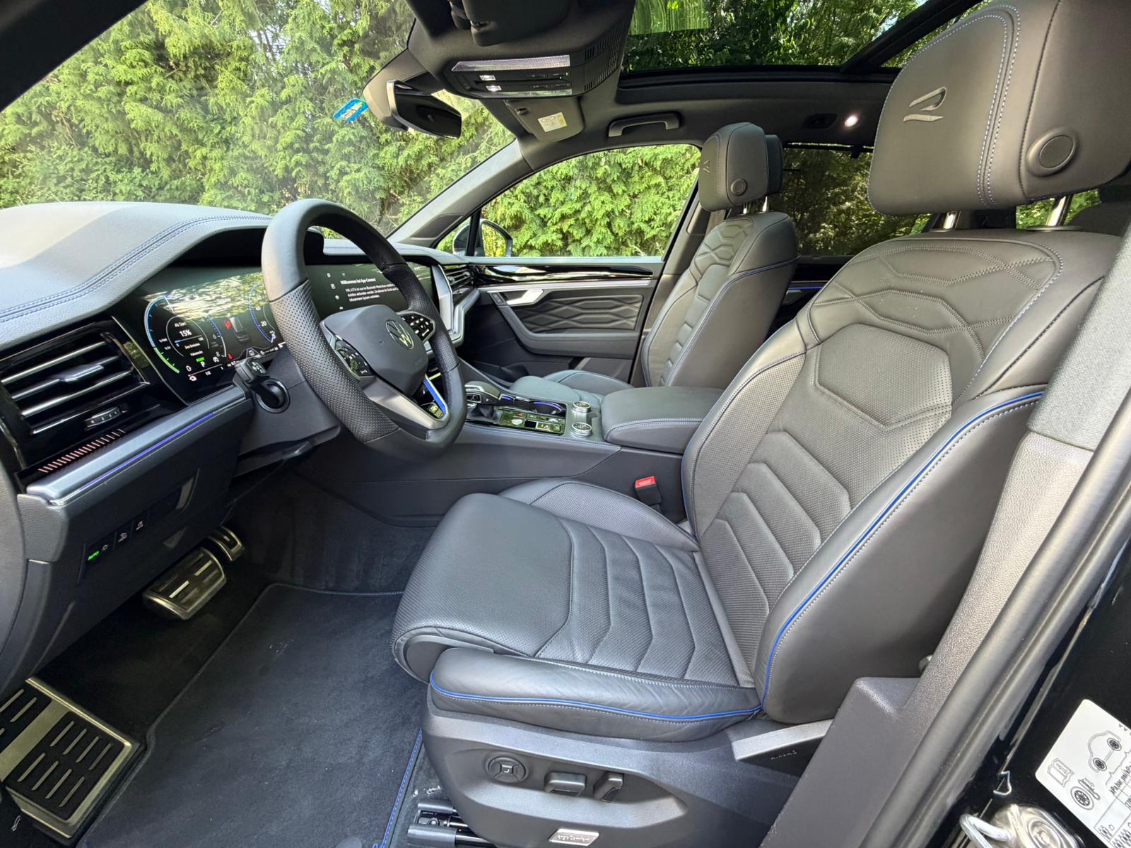 VW Touareg 3.0 TSI R eHybrid Tiptronic-image-9