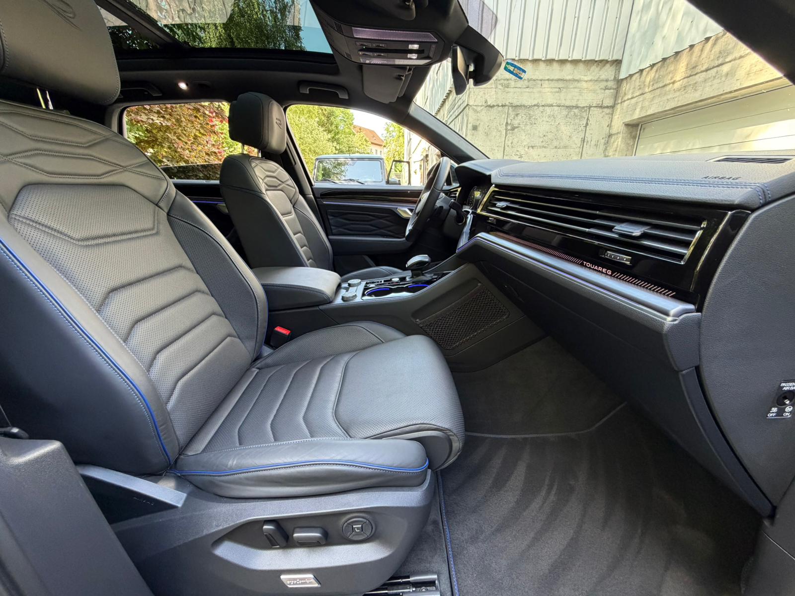 VW Touareg 3.0 TSI R eHybrid Tiptronic-image-18