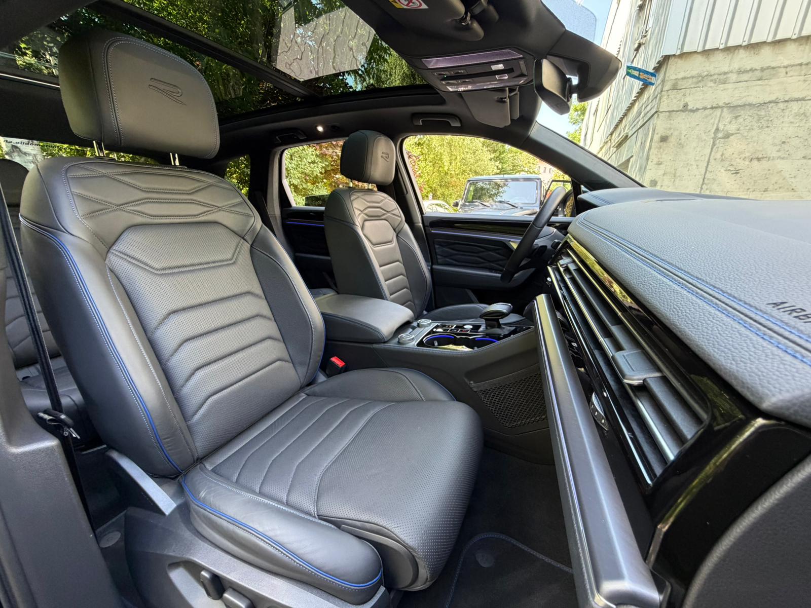 VW Touareg 3.0 TSI R eHybrid Tiptronic-image-19