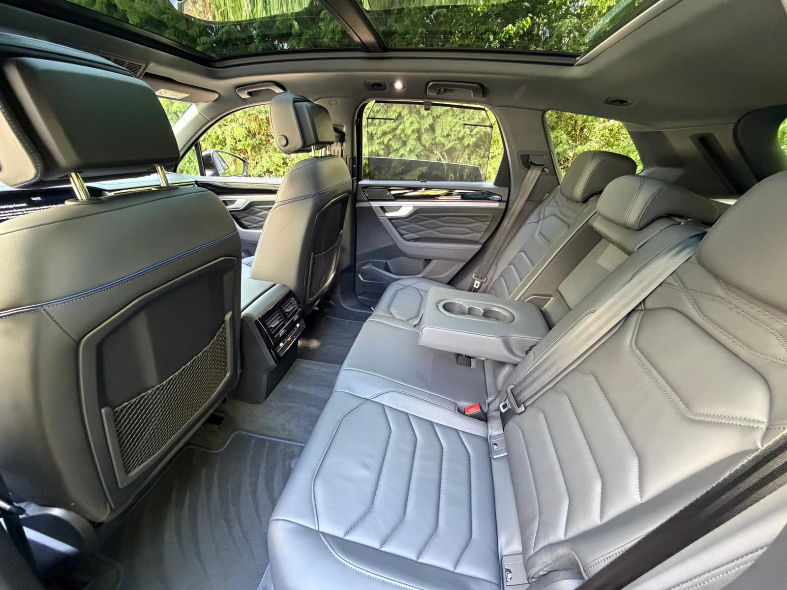 VW Touareg 3.0 TSI R eHybrid Tiptronic-image-12