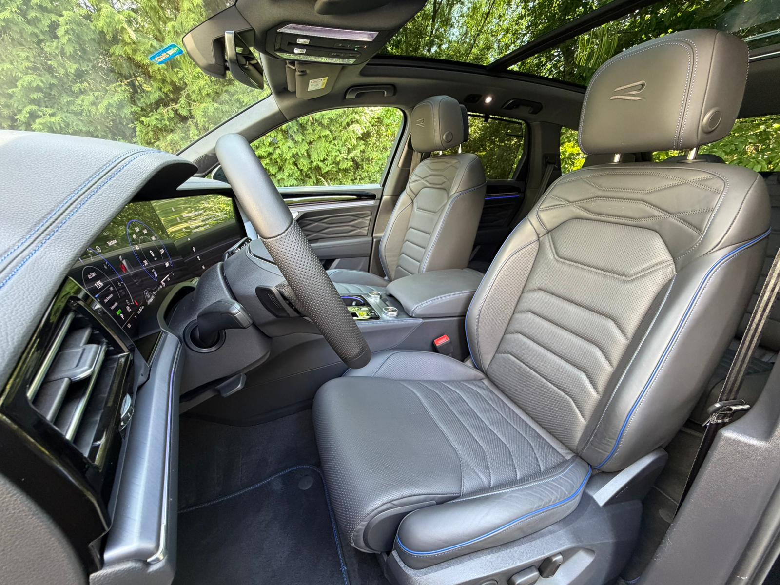 VW Touareg 3.0 TSI R eHybrid Tiptronic-image-11