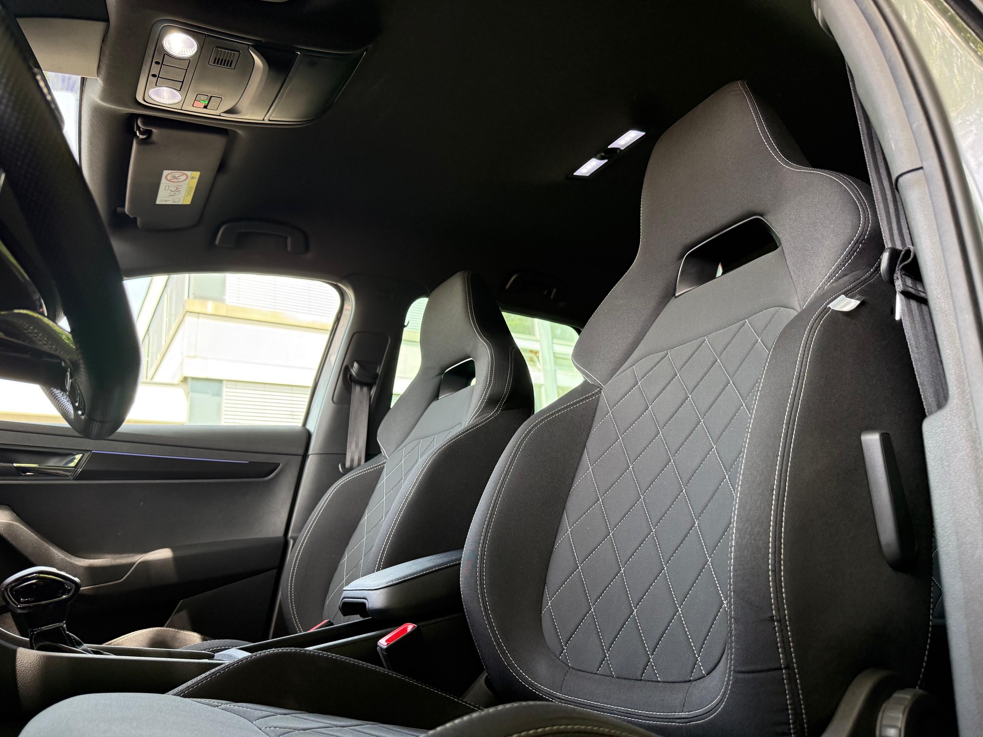 SKODA Karoq 2.0 TDI SportLine 4x4 DSG-image-10